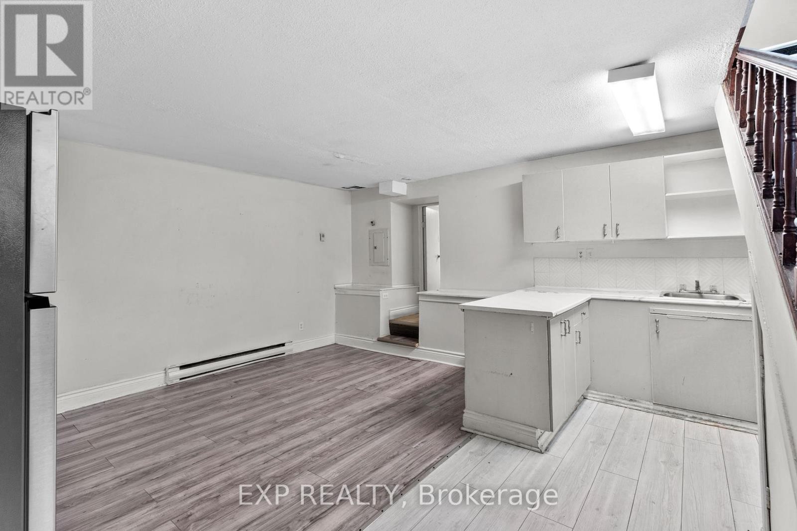 












23 LOWREY STREET

,
Ottawa,




Ontario
K1Y2S5

