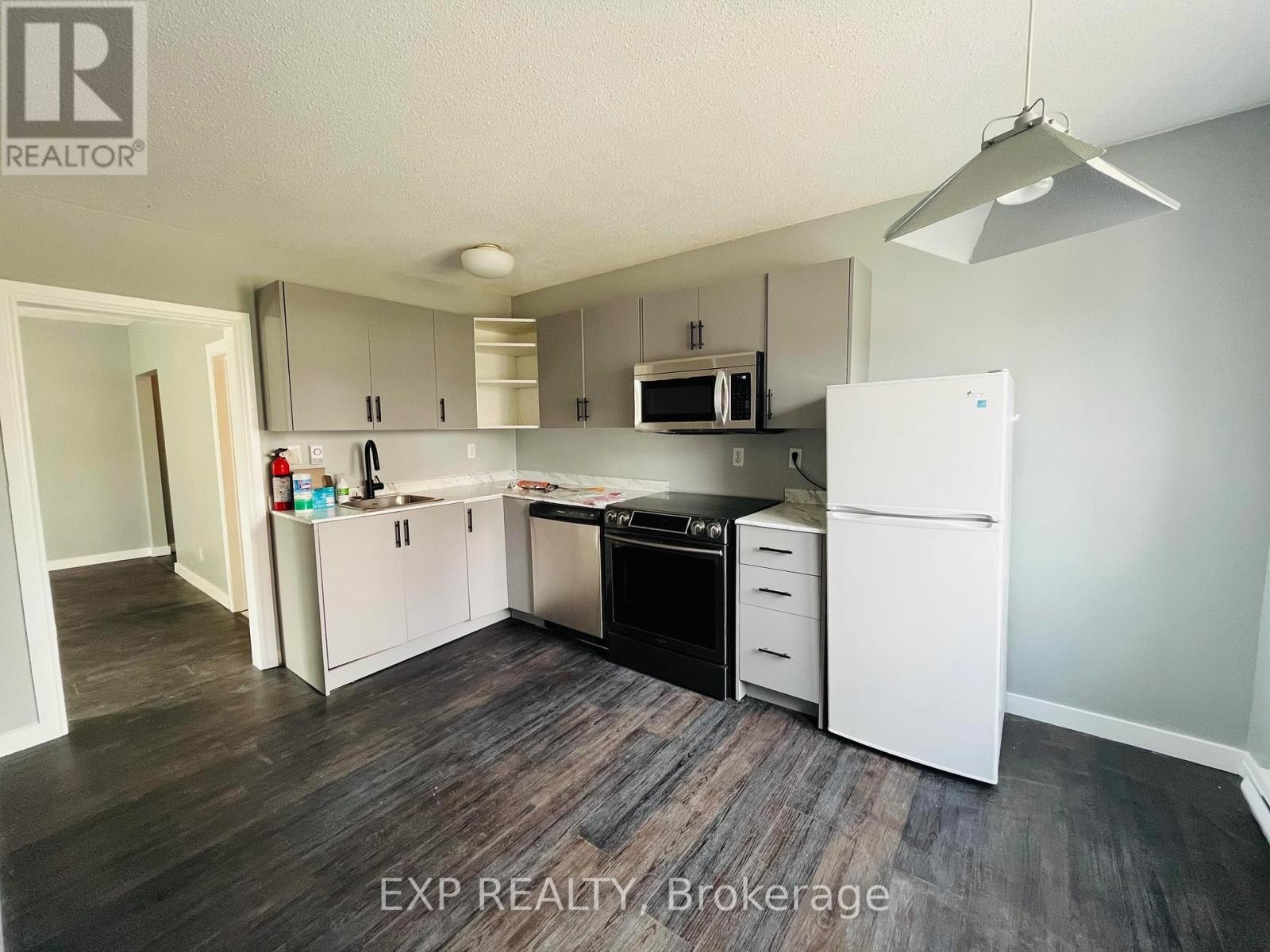 












23 LOWREY STREET

,
Ottawa,




Ontario
K1Y2S5

