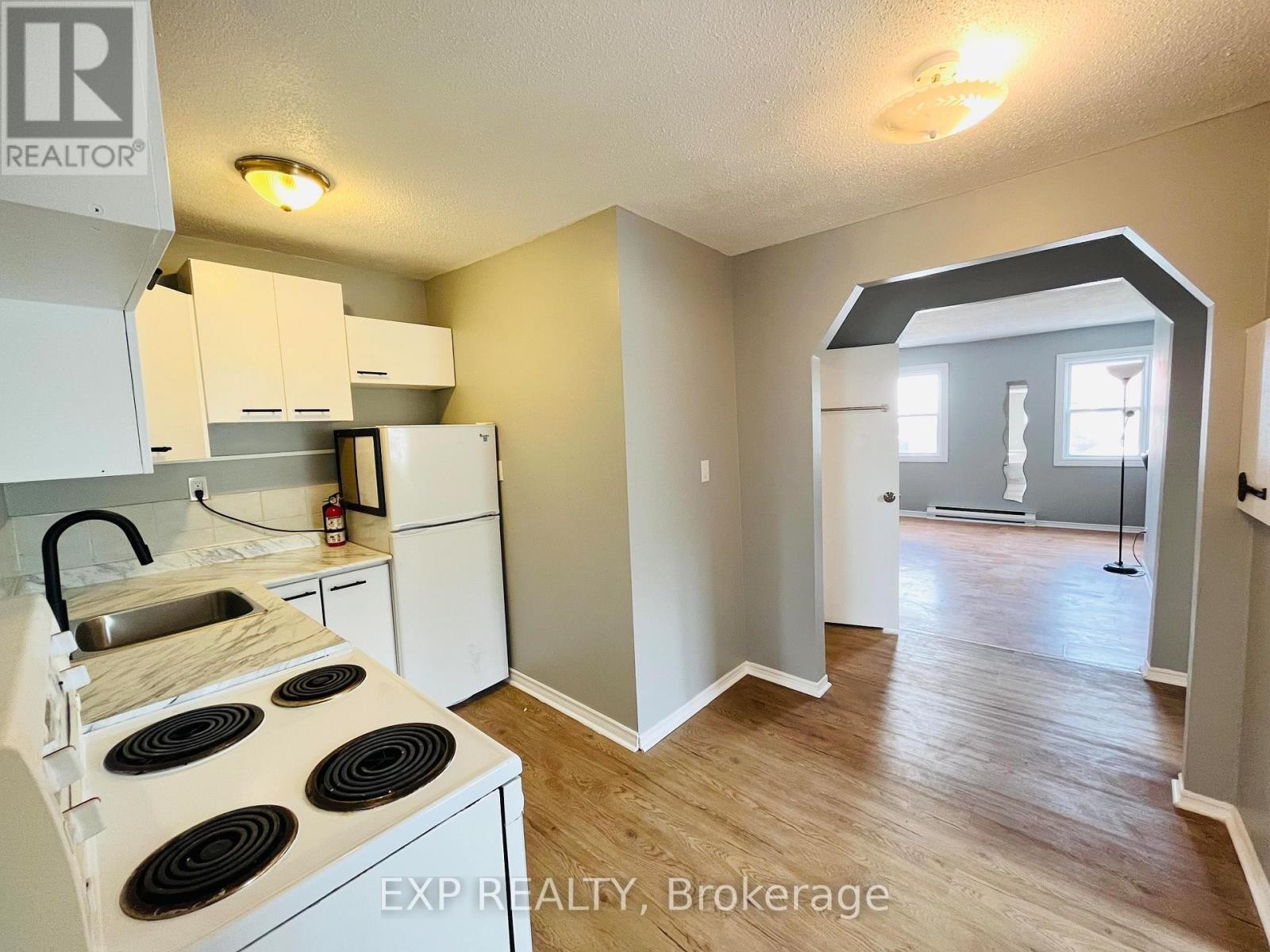 












23 LOWREY STREET

,
Ottawa,




Ontario
K1Y2S5

