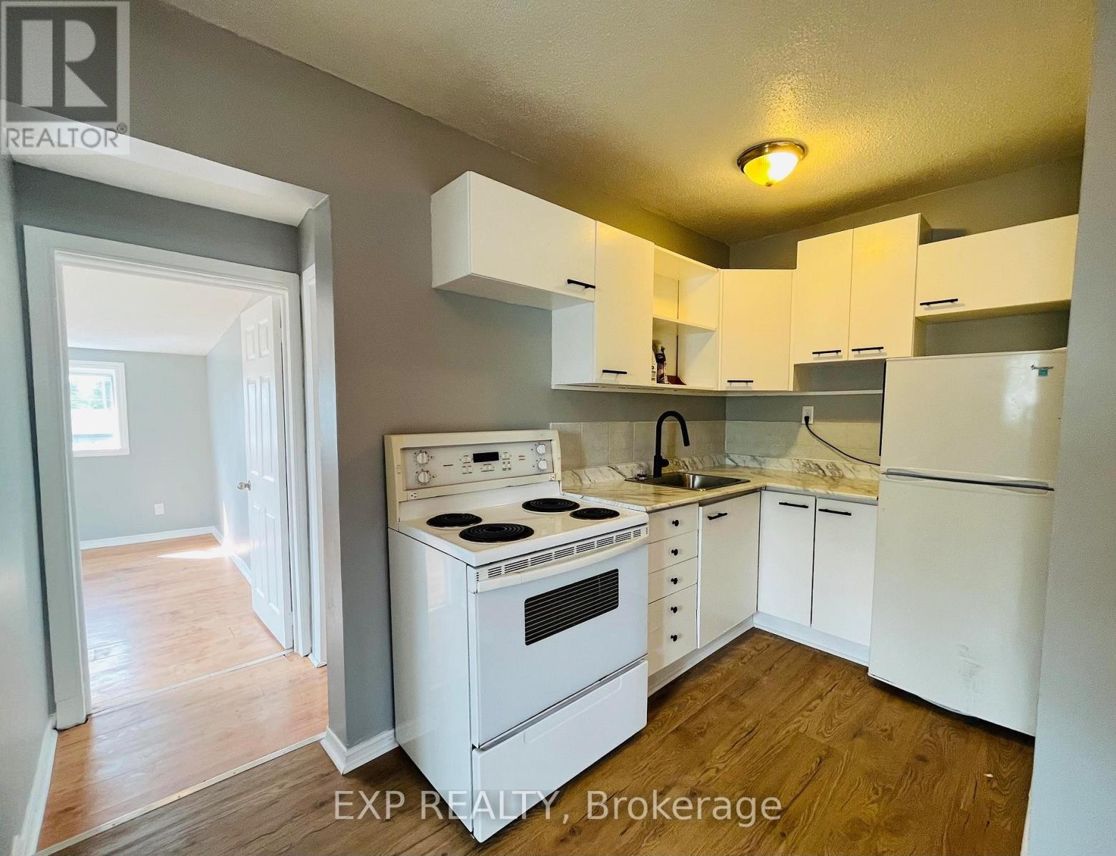 












23 LOWREY STREET

,
Ottawa,




Ontario
K1Y2S5

