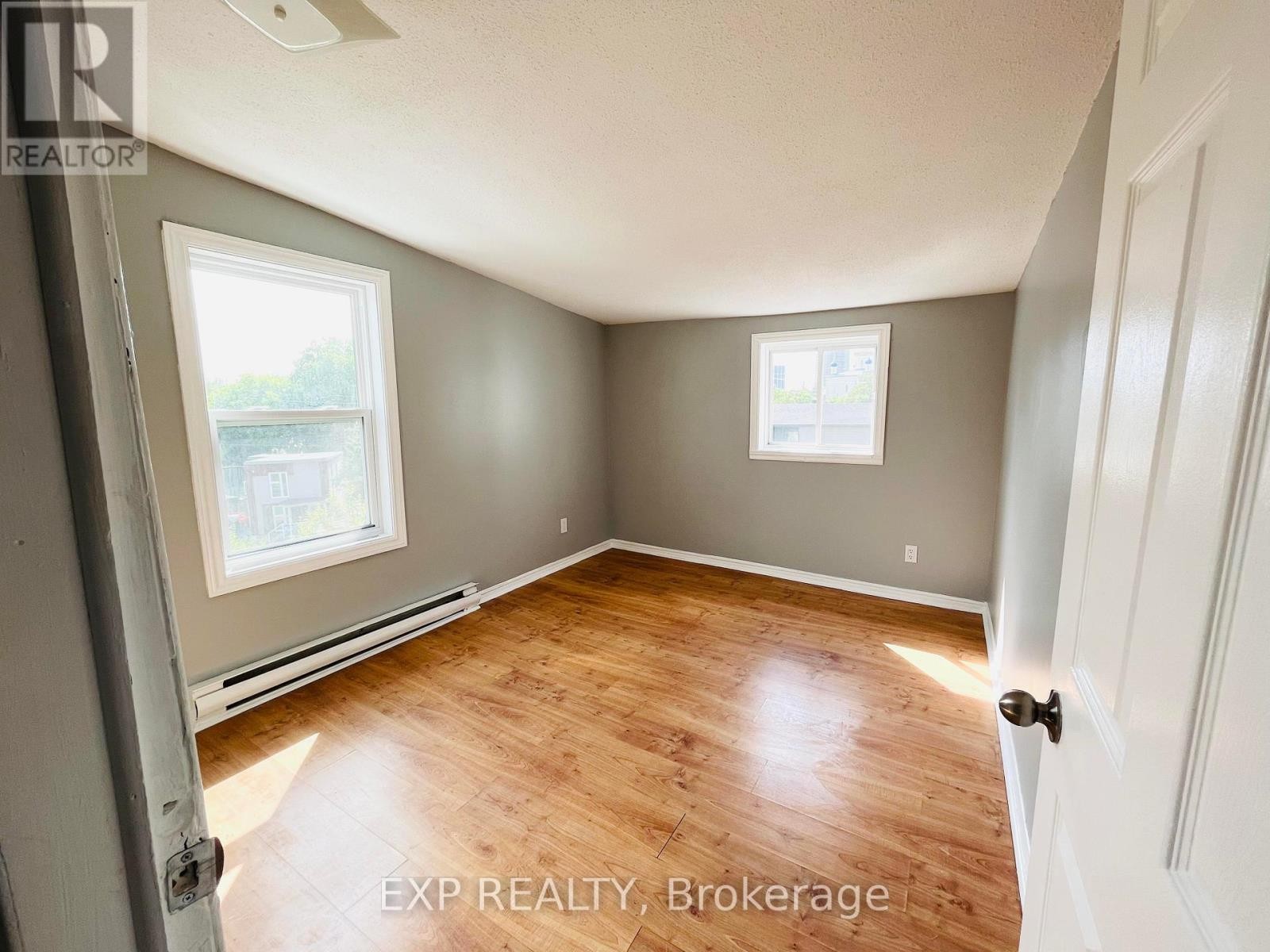 












23 LOWREY STREET

,
Ottawa,




Ontario
K1Y2S5

