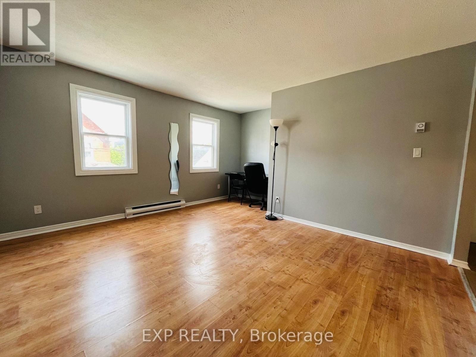 












23 LOWREY STREET

,
Ottawa,




Ontario
K1Y2S5

