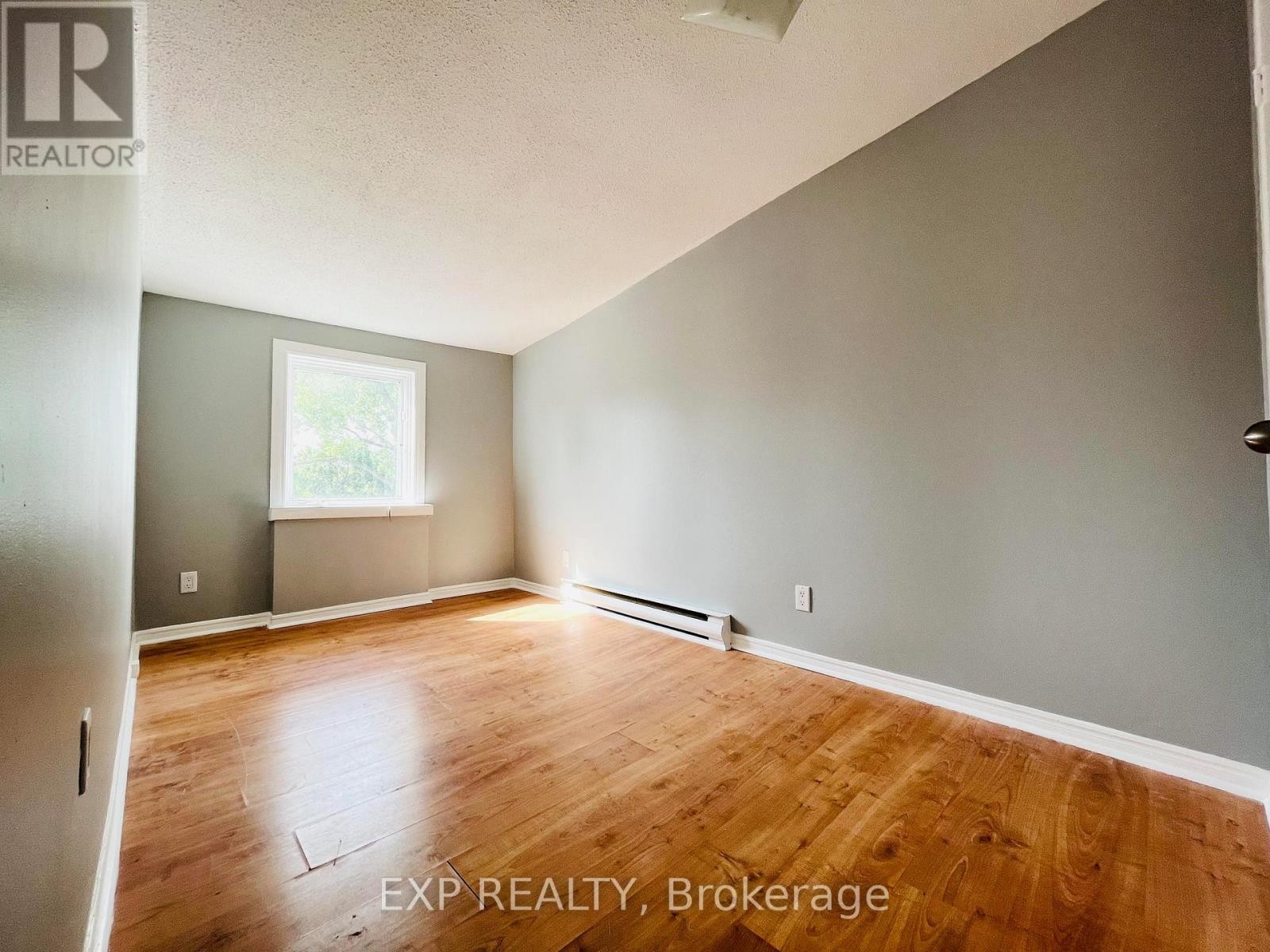 












23 LOWREY STREET

,
Ottawa,




Ontario
K1Y2S5

