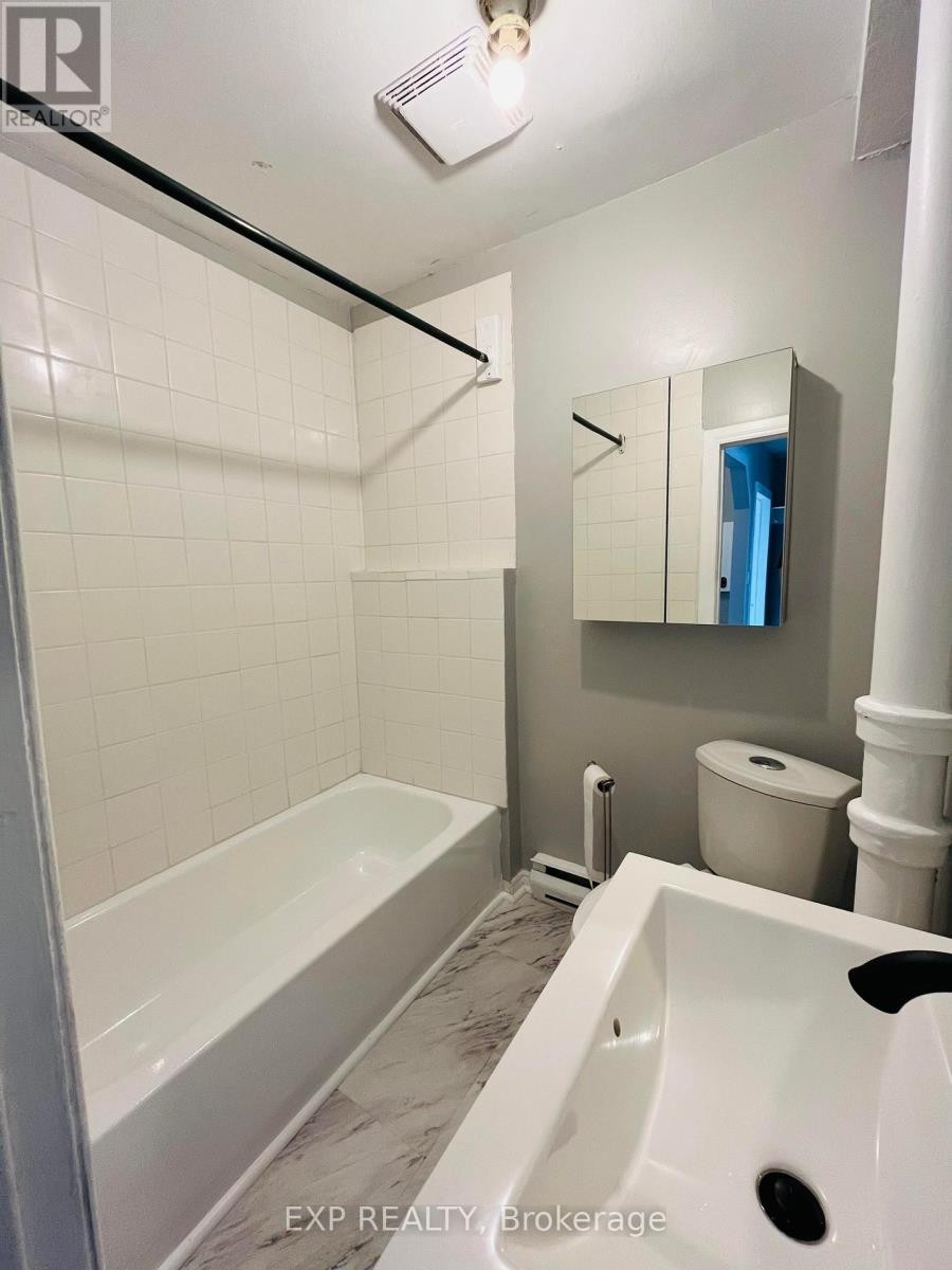 












23 LOWREY STREET

,
Ottawa,




Ontario
K1Y2S5

