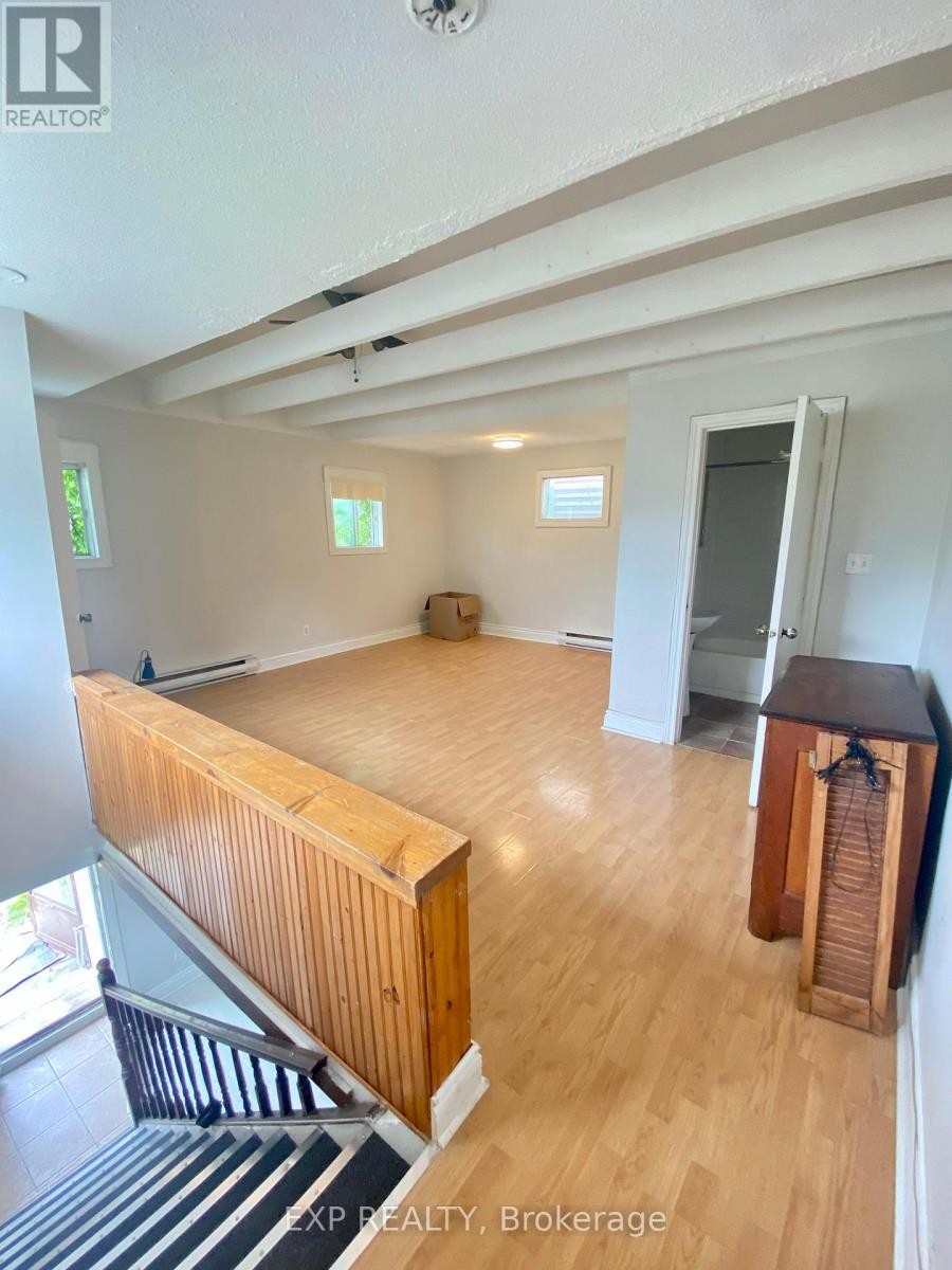 












23 LOWREY STREET

,
Ottawa,




Ontario
K1Y2S5

