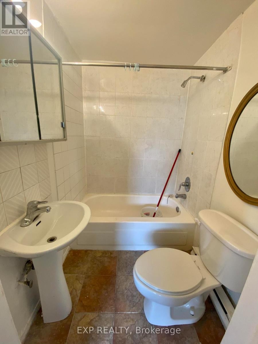 












23 LOWREY STREET

,
Ottawa,




Ontario
K1Y2S5

