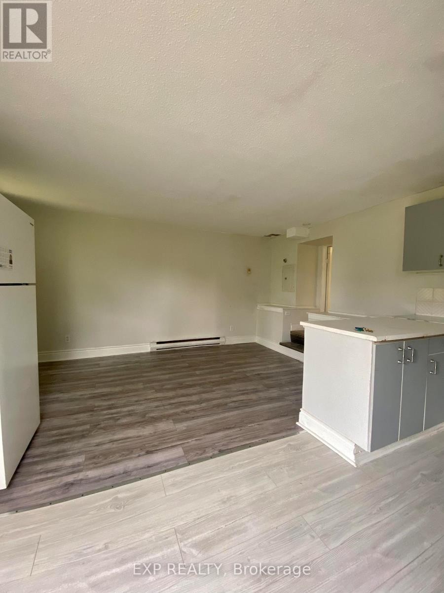 












23 LOWREY STREET

,
Ottawa,




Ontario
K1Y2S5

