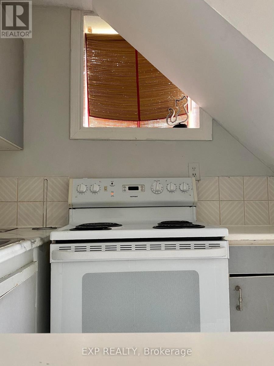












23 LOWREY STREET

,
Ottawa,




Ontario
K1Y2S5

