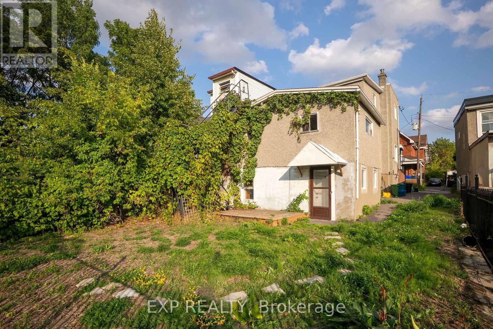 












23 LOWREY STREET

,
Ottawa,




Ontario
K1Y2S5

