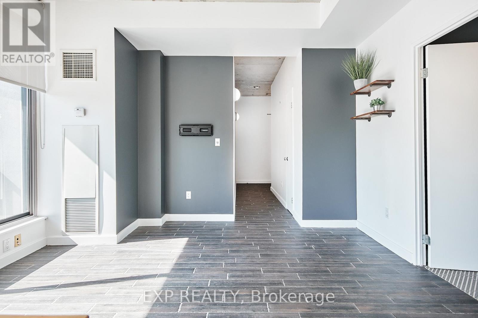 












606 - 180 YORK STREET

,
Ottawa,




Ontario
K1N1J6

