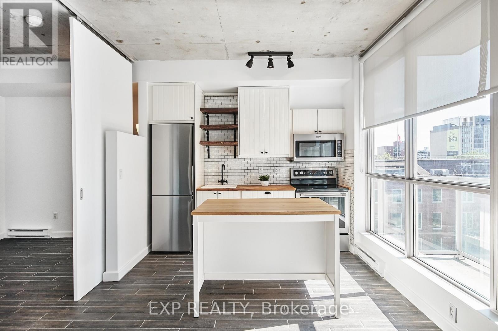 












606 - 180 YORK STREET

,
Ottawa,




Ontario
K1N1J6

