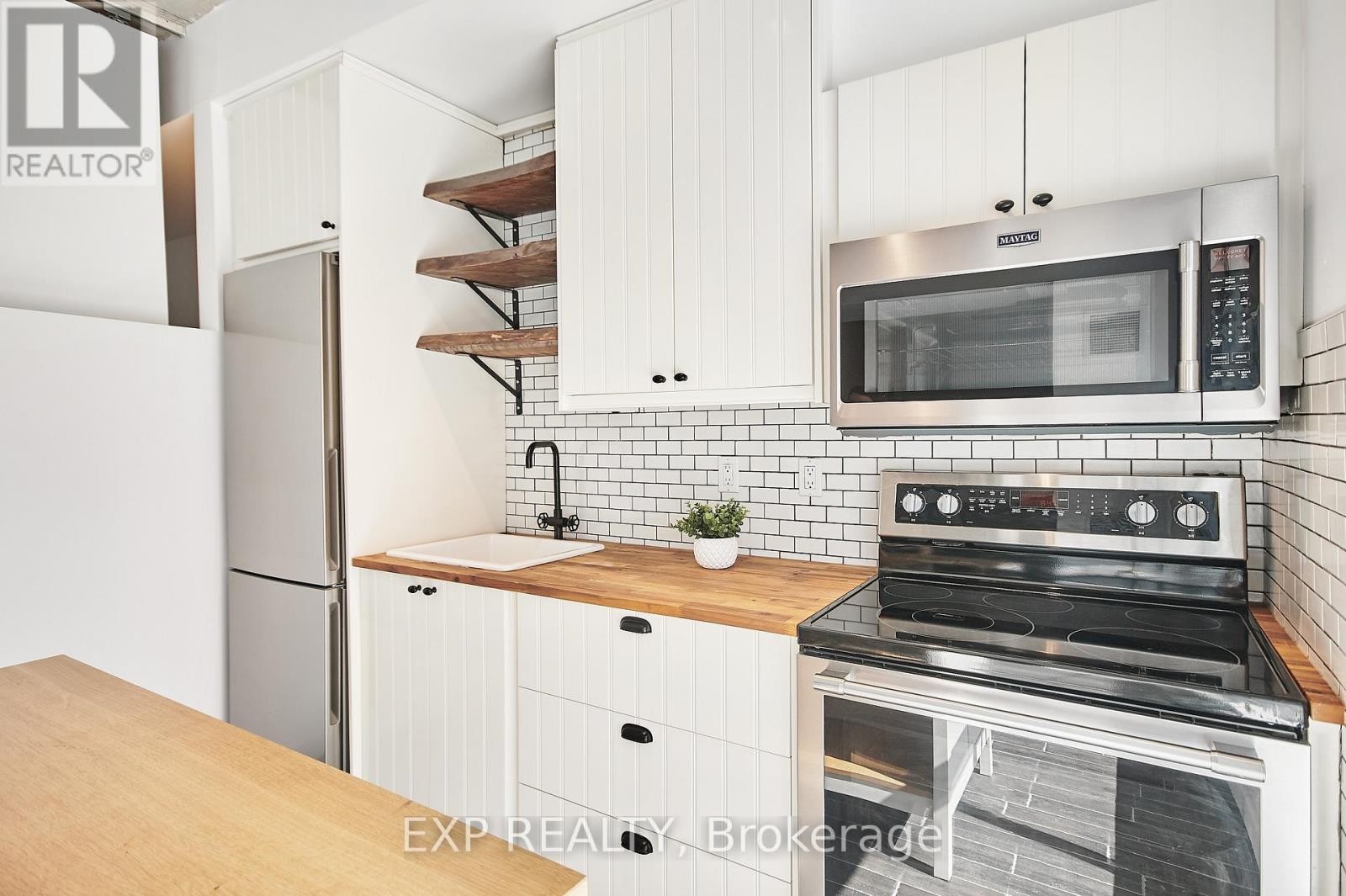 












606 - 180 YORK STREET

,
Ottawa,




Ontario
K1N1J6

