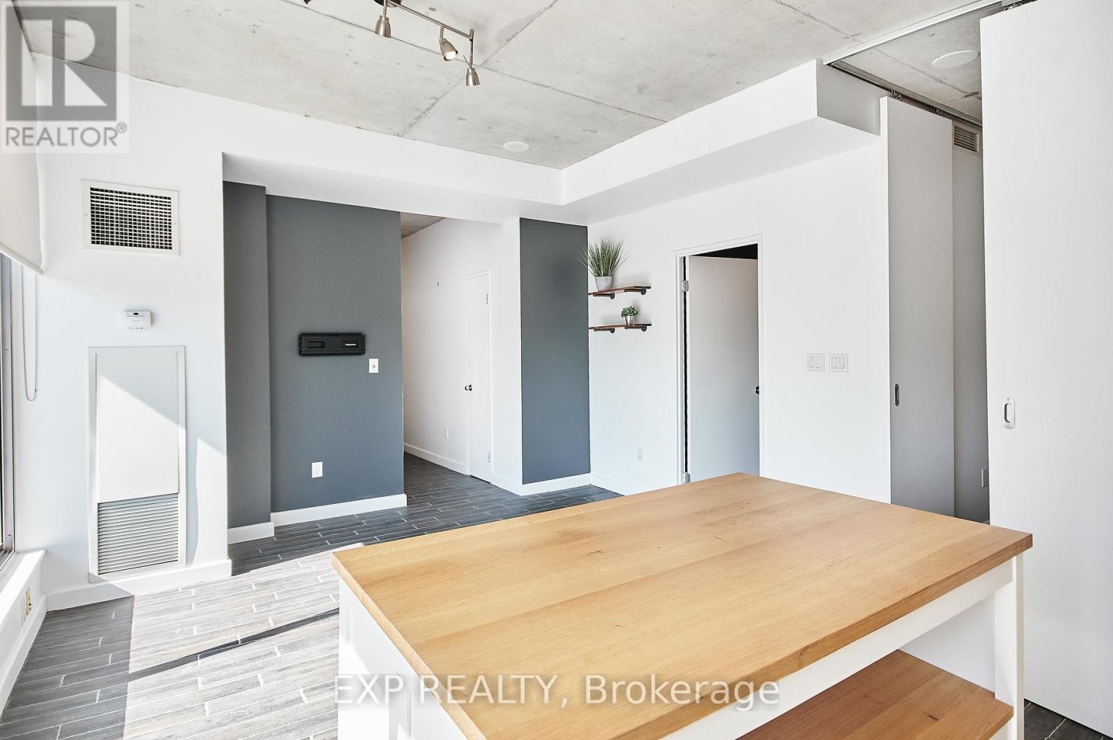 












606 - 180 YORK STREET

,
Ottawa,




Ontario
K1N1J6

