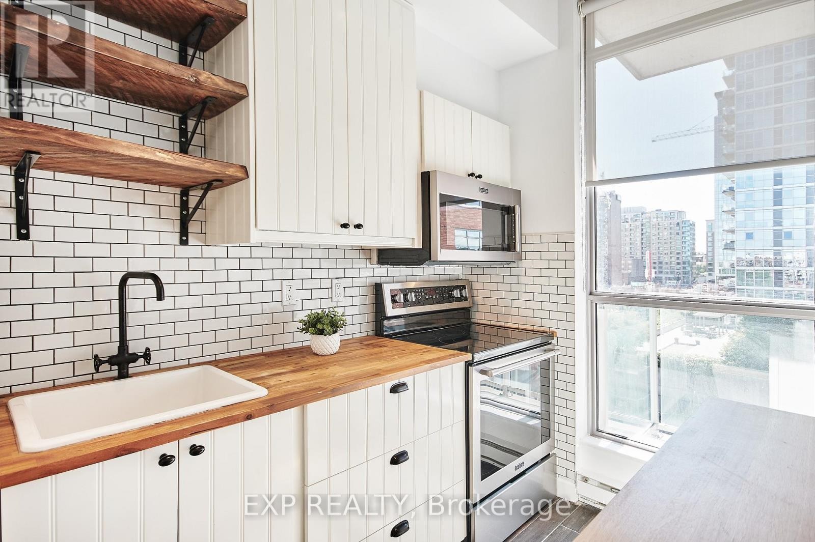 












606 - 180 YORK STREET

,
Ottawa,




Ontario
K1N1J6

