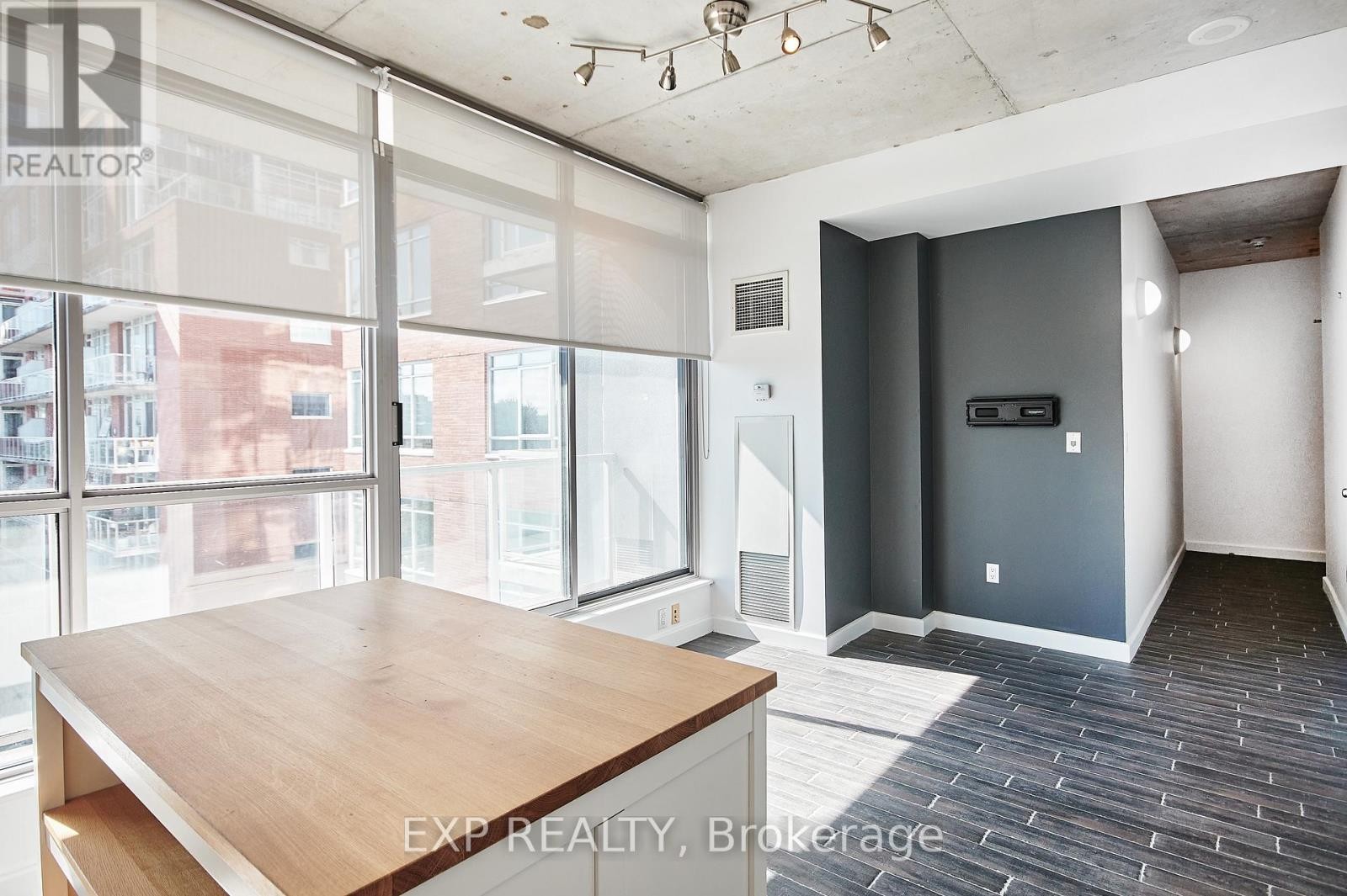 












606 - 180 YORK STREET

,
Ottawa,




Ontario
K1N1J6

