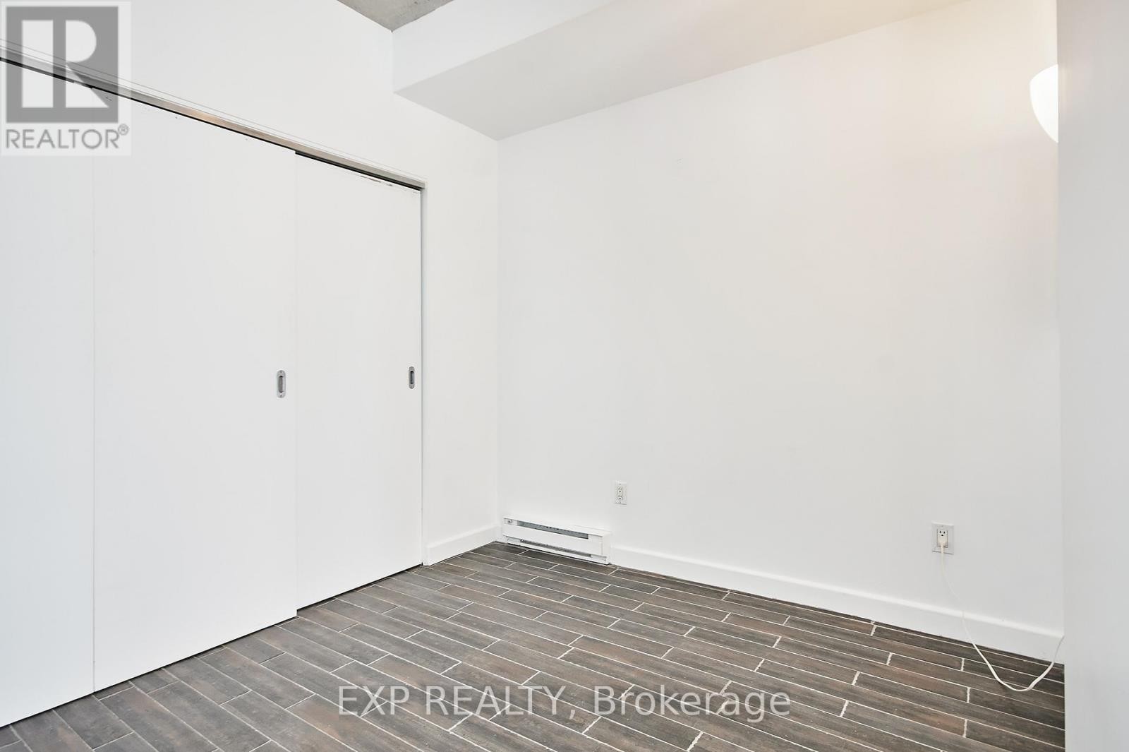 












606 - 180 YORK STREET

,
Ottawa,




Ontario
K1N1J6

