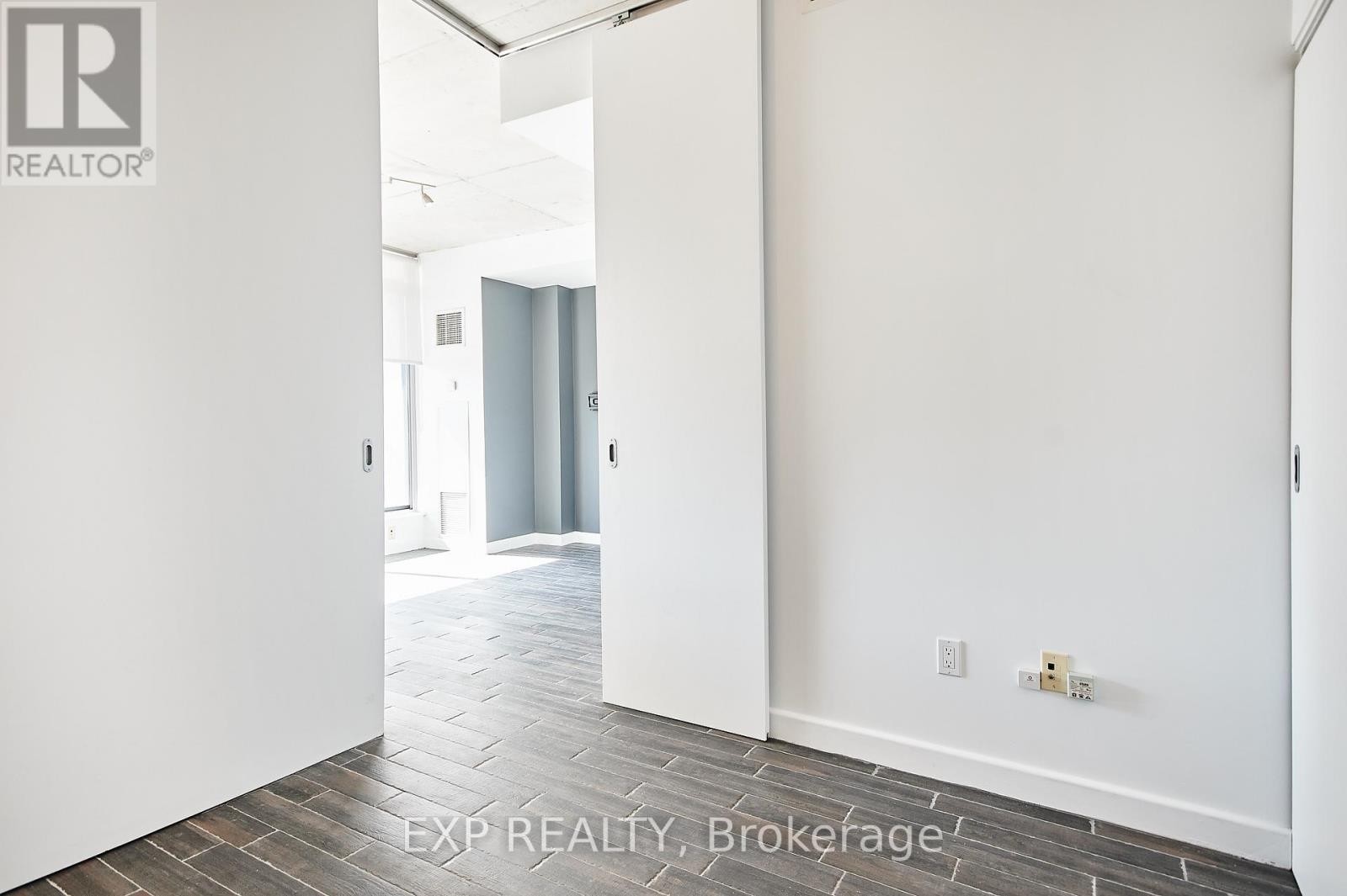 












606 - 180 YORK STREET

,
Ottawa,




Ontario
K1N1J6

