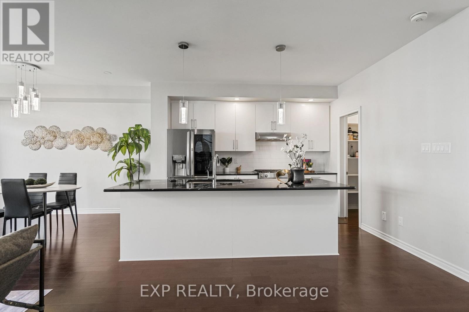 












512 EDENWYLDE DRIVE E

,
Ottawa,




Ontario
K2S2K4


