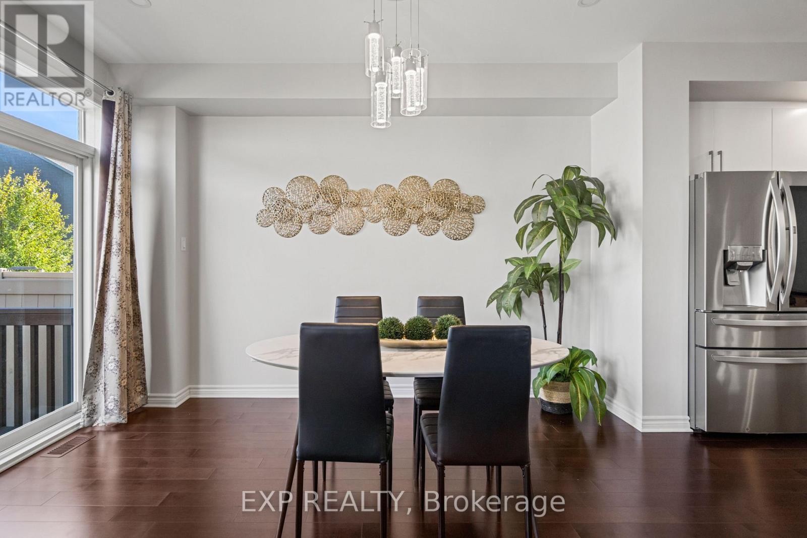 












512 EDENWYLDE DRIVE E

,
Ottawa,




Ontario
K2S2K4

