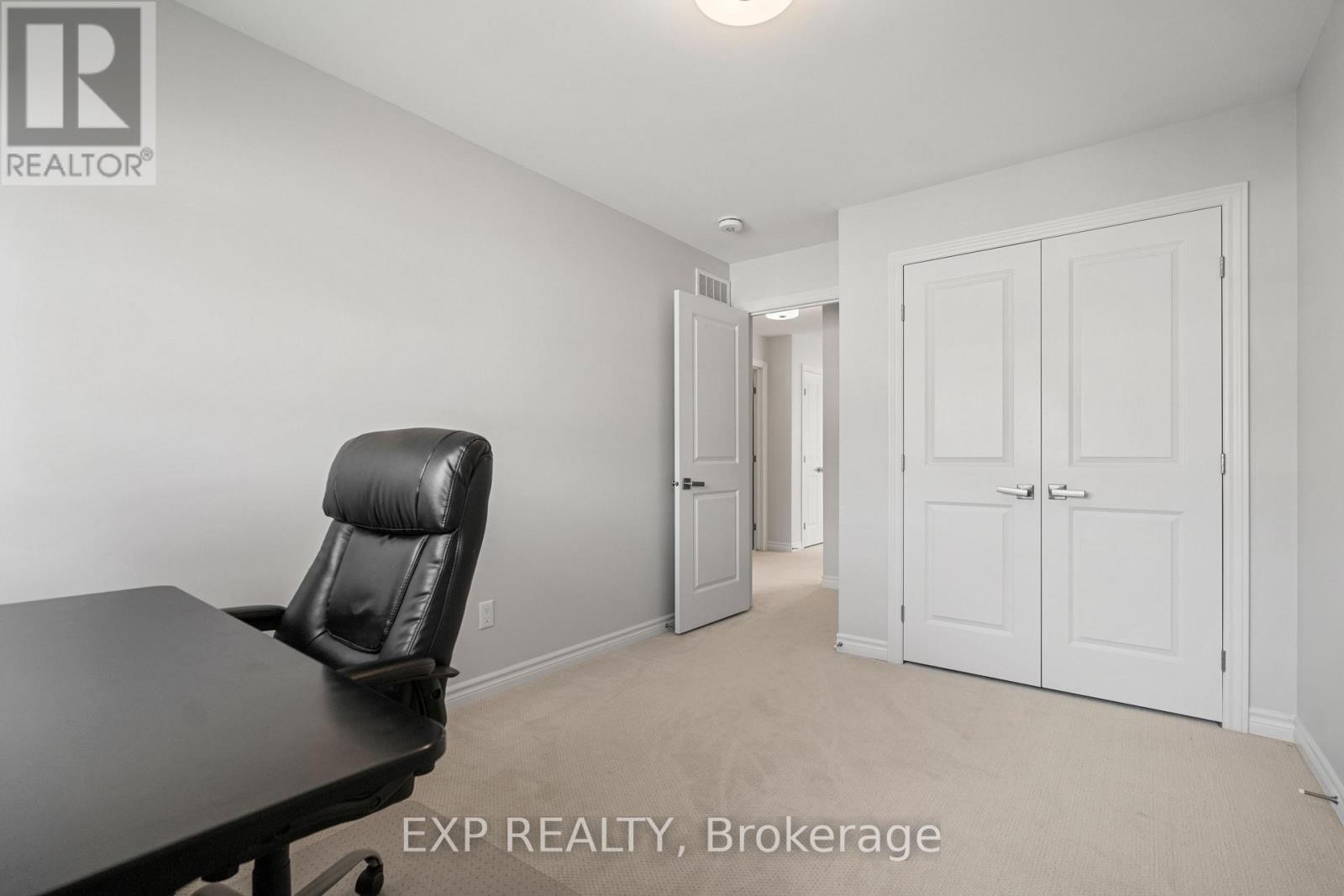 












512 EDENWYLDE DRIVE E

,
Ottawa,




Ontario
K2S2K4

