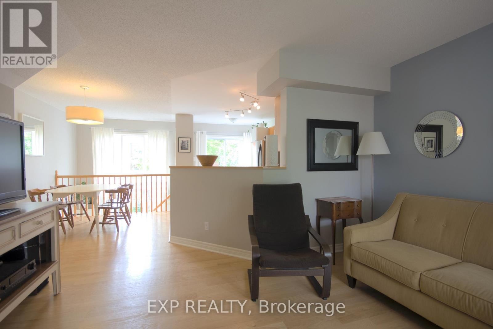 












46 COLLEGE CIRCLE

,
Ottawa,




Ontario
K1K4R8

