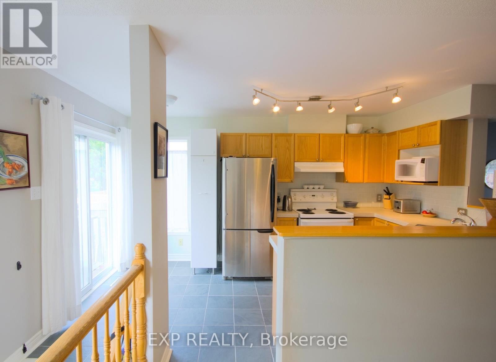 












46 COLLEGE CIRCLE

,
Ottawa,




Ontario
K1K4R8

