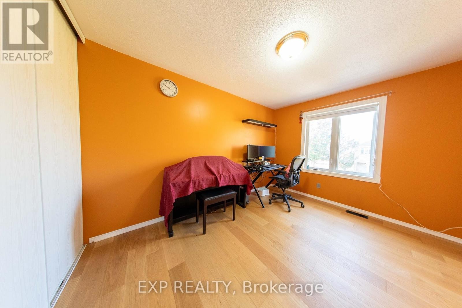 












54 SHEPPARD'S GLEN AVENUE

,
Ottawa,




Ontario
K2M2M9

