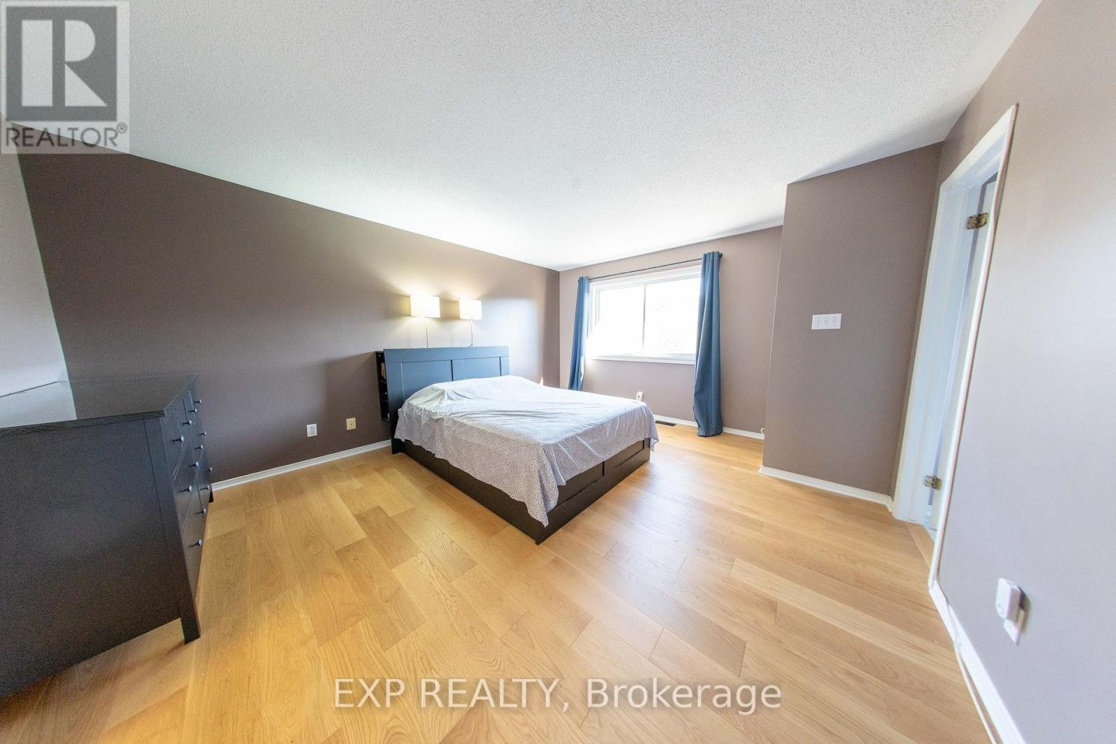 












54 SHEPPARD'S GLEN AVENUE

,
Ottawa,




Ontario
K2M2M9

