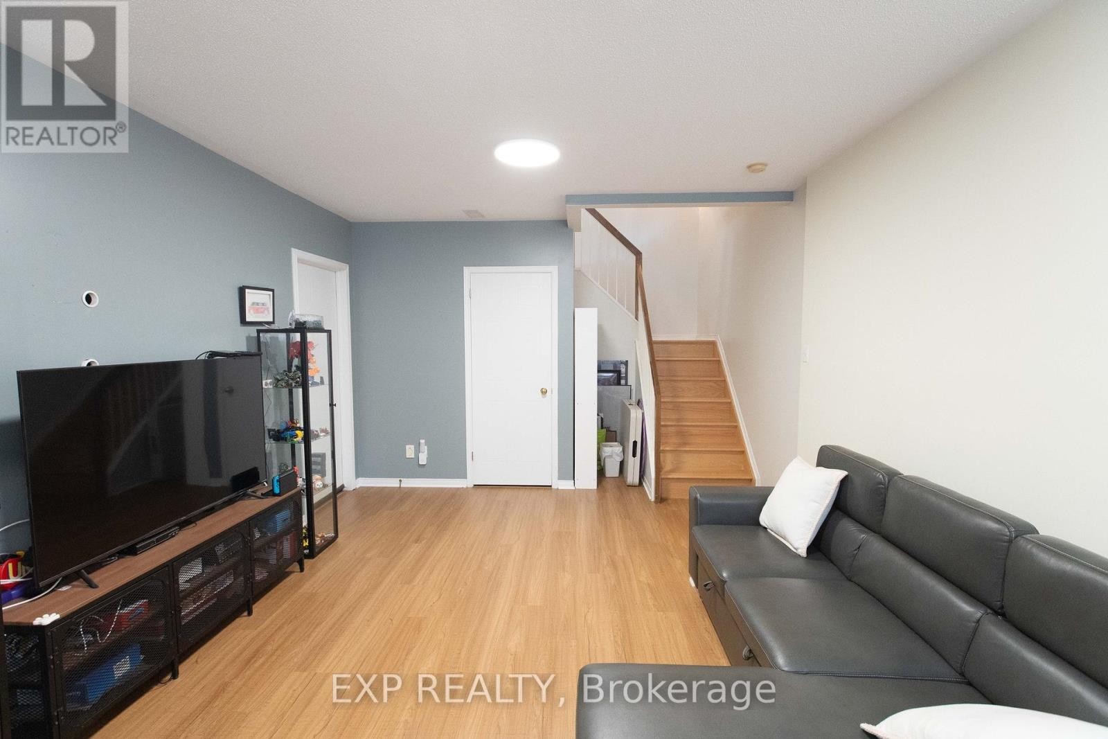 












54 SHEPPARD'S GLEN AVENUE

,
Ottawa,




Ontario
K2M2M9

