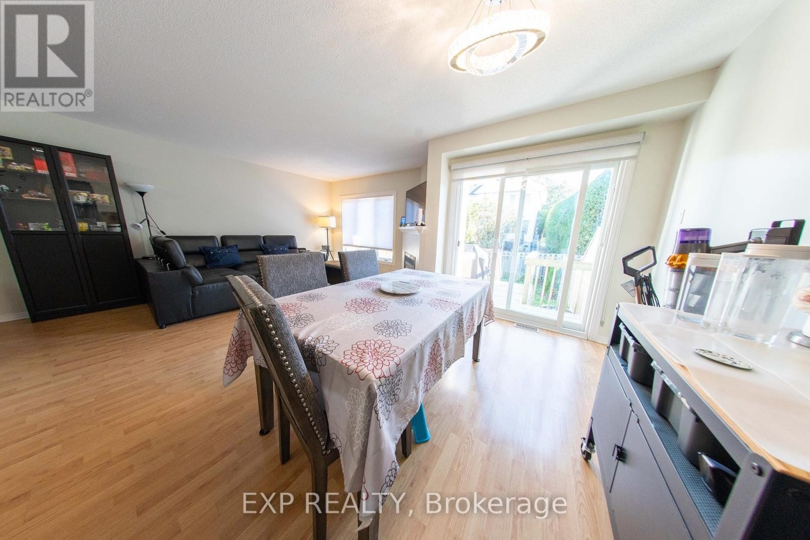 












54 SHEPPARD'S GLEN AVENUE

,
Ottawa,




Ontario
K2M2M9

