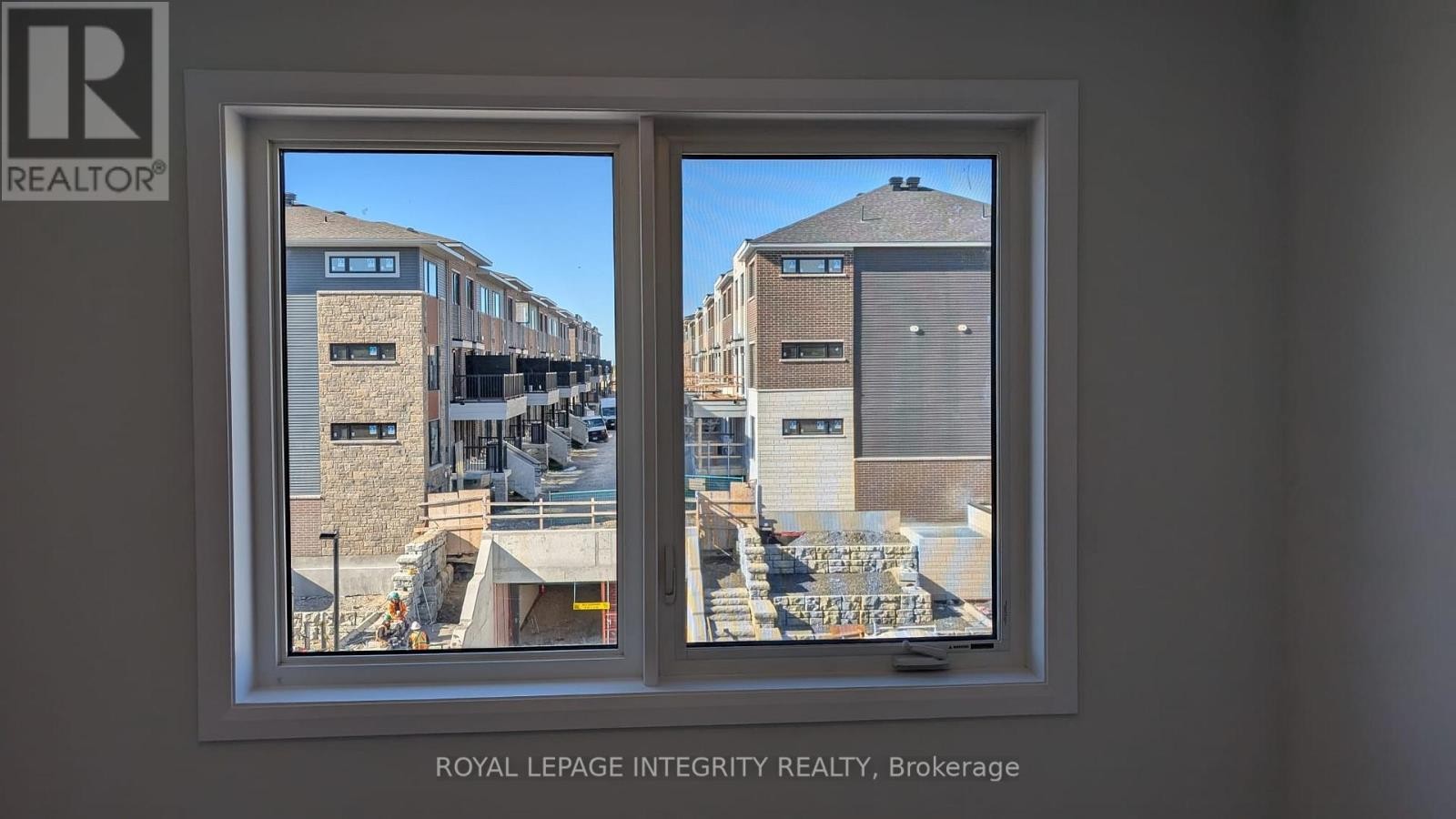 












7 - 101 GLENROY GILBERT DRIVE

,
Ottawa,




Ontario
K2J5G3

