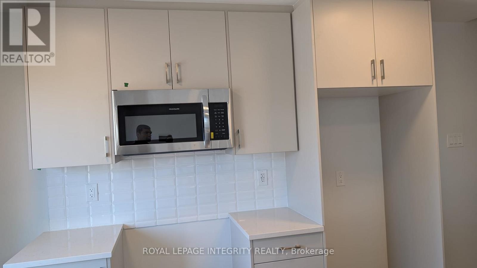 












7 - 101 GLENROY GILBERT DRIVE

,
Ottawa,




Ontario
K2J5G3

