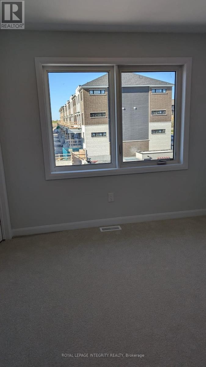 












7 - 101 GLENROY GILBERT DRIVE

,
Ottawa,




Ontario
K2J5G3

