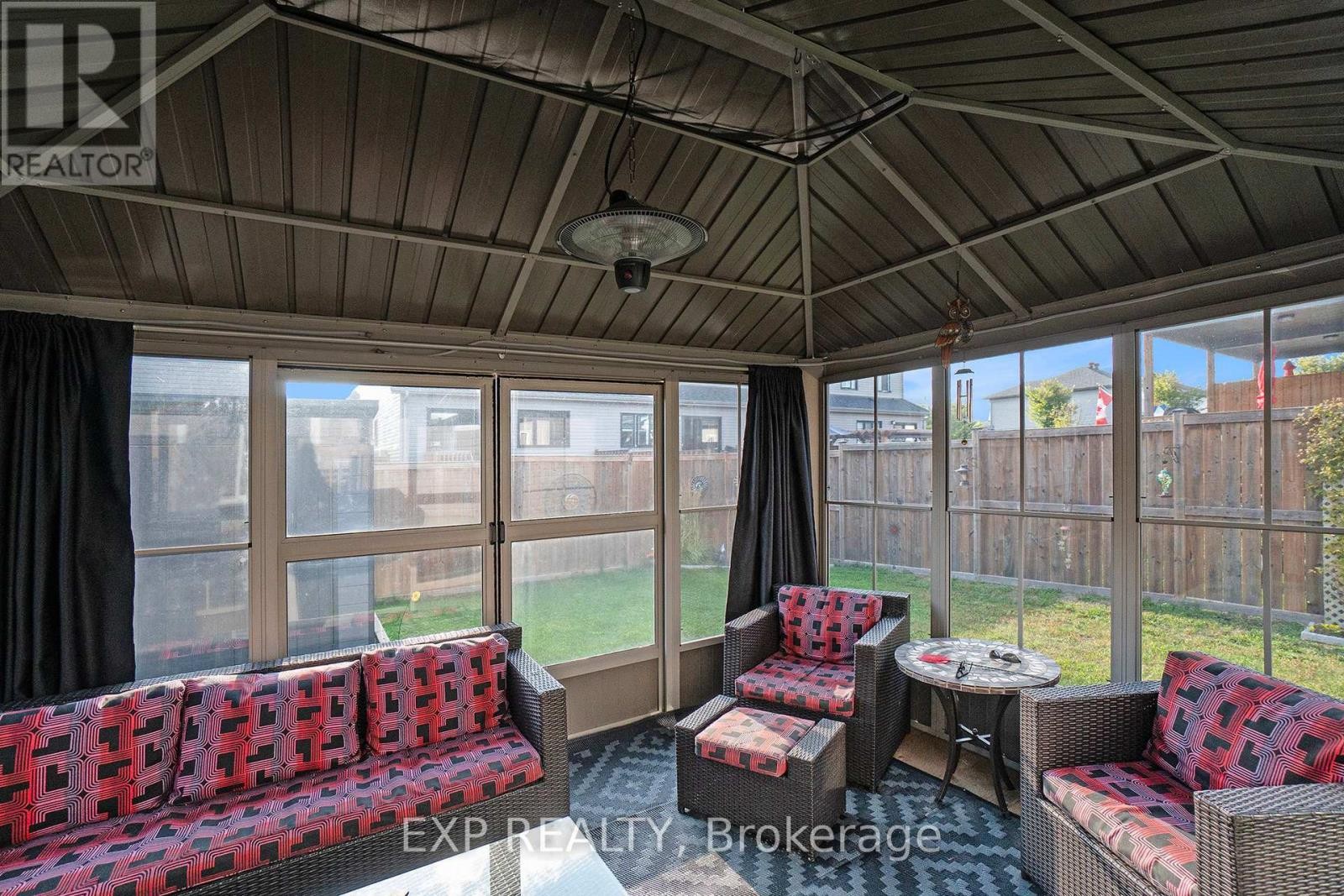 












704 AZURE STREET

,
Russell,




Ontario
K4R1E5

