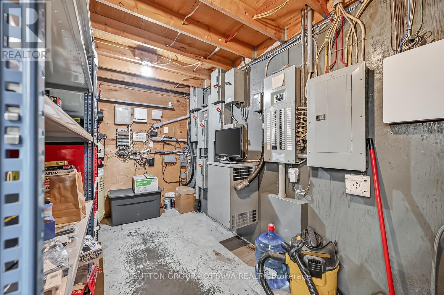 












3835 MCBEAN STREET

,
Ottawa,




Ontario
K0A2Z0

