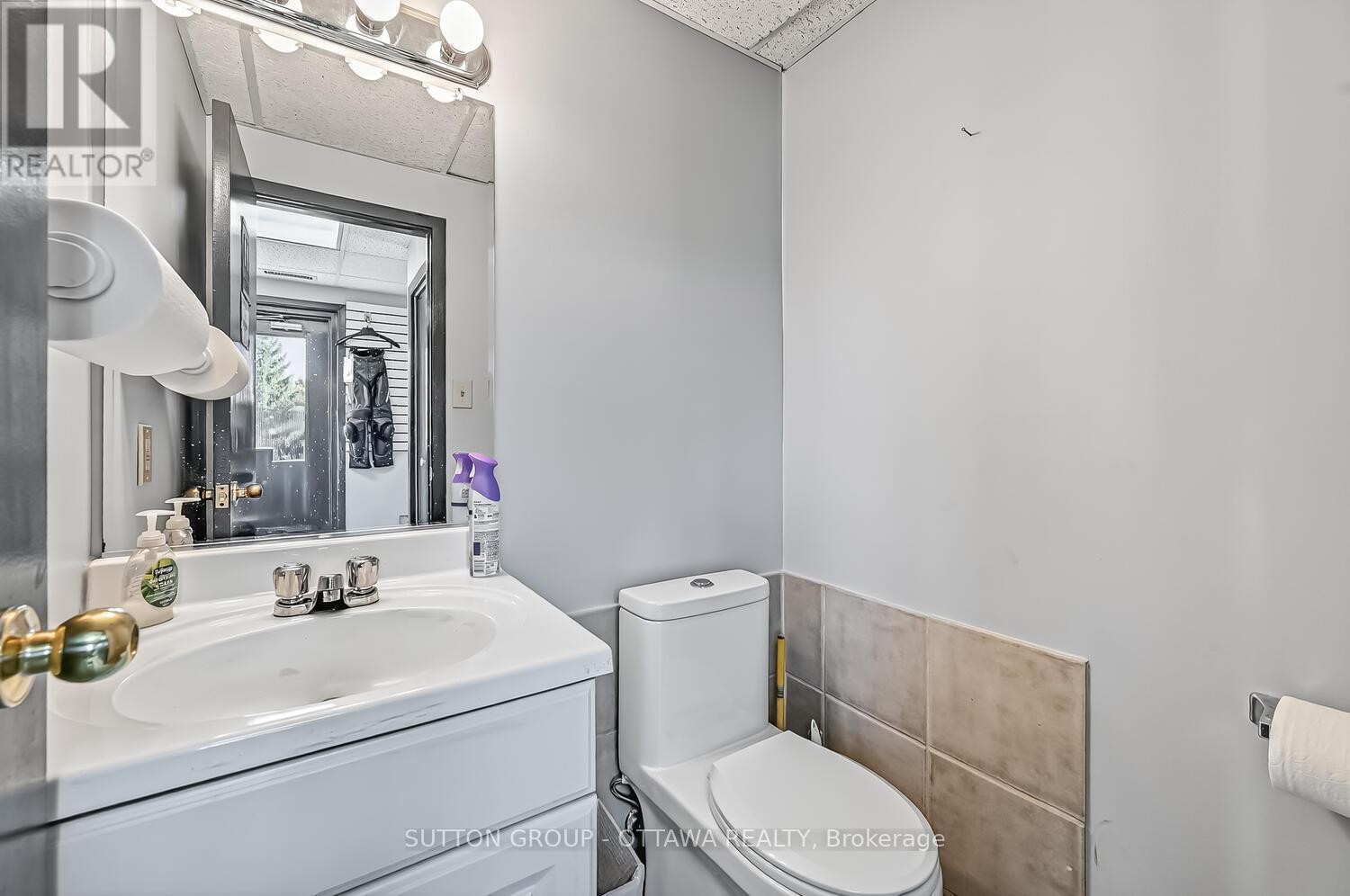 












3835 MCBEAN STREET

,
Ottawa,




Ontario
K0A2Z0

