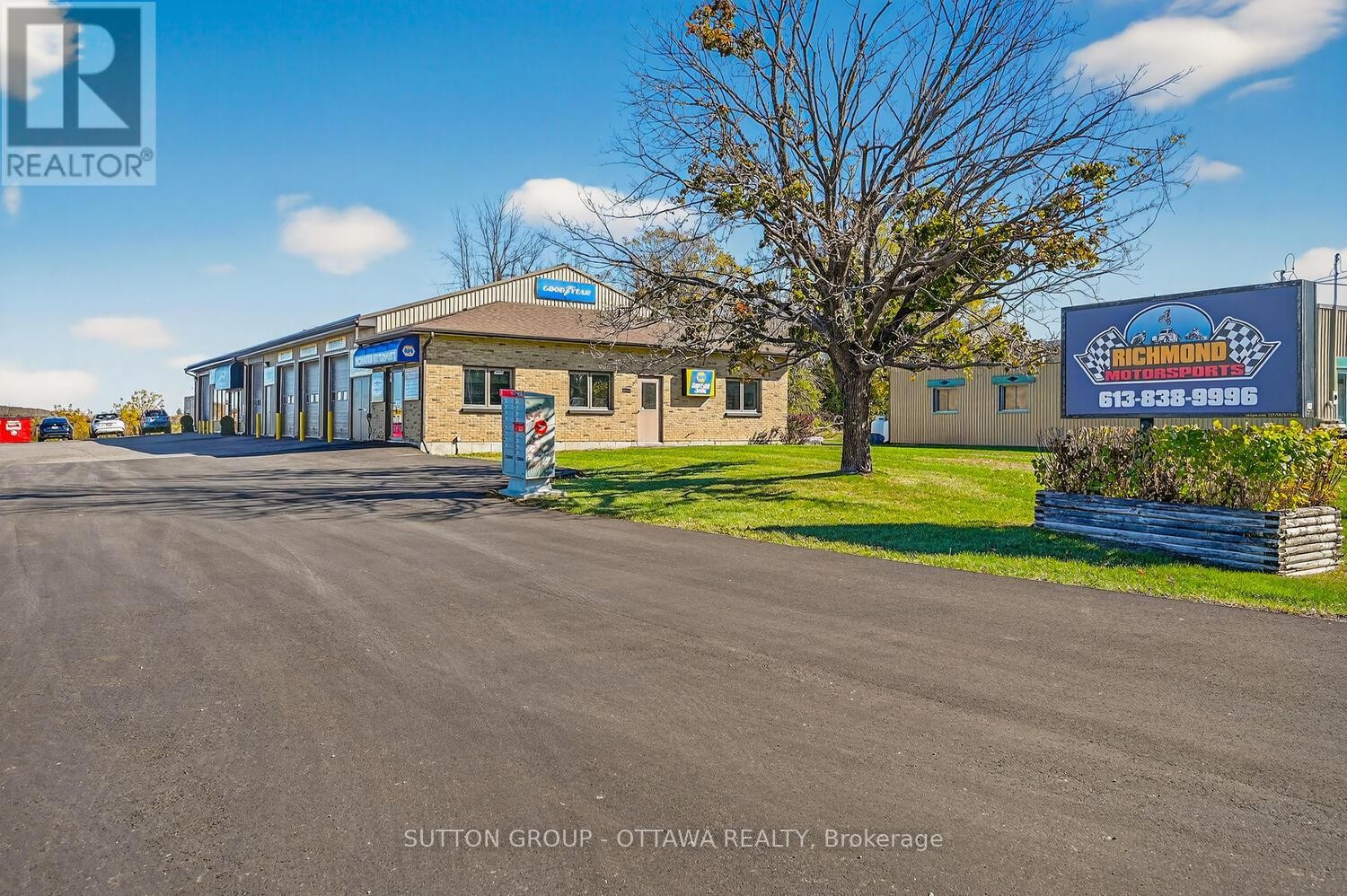 












3835 MCBEAN STREET

,
Ottawa,




Ontario
K0A2Z0

