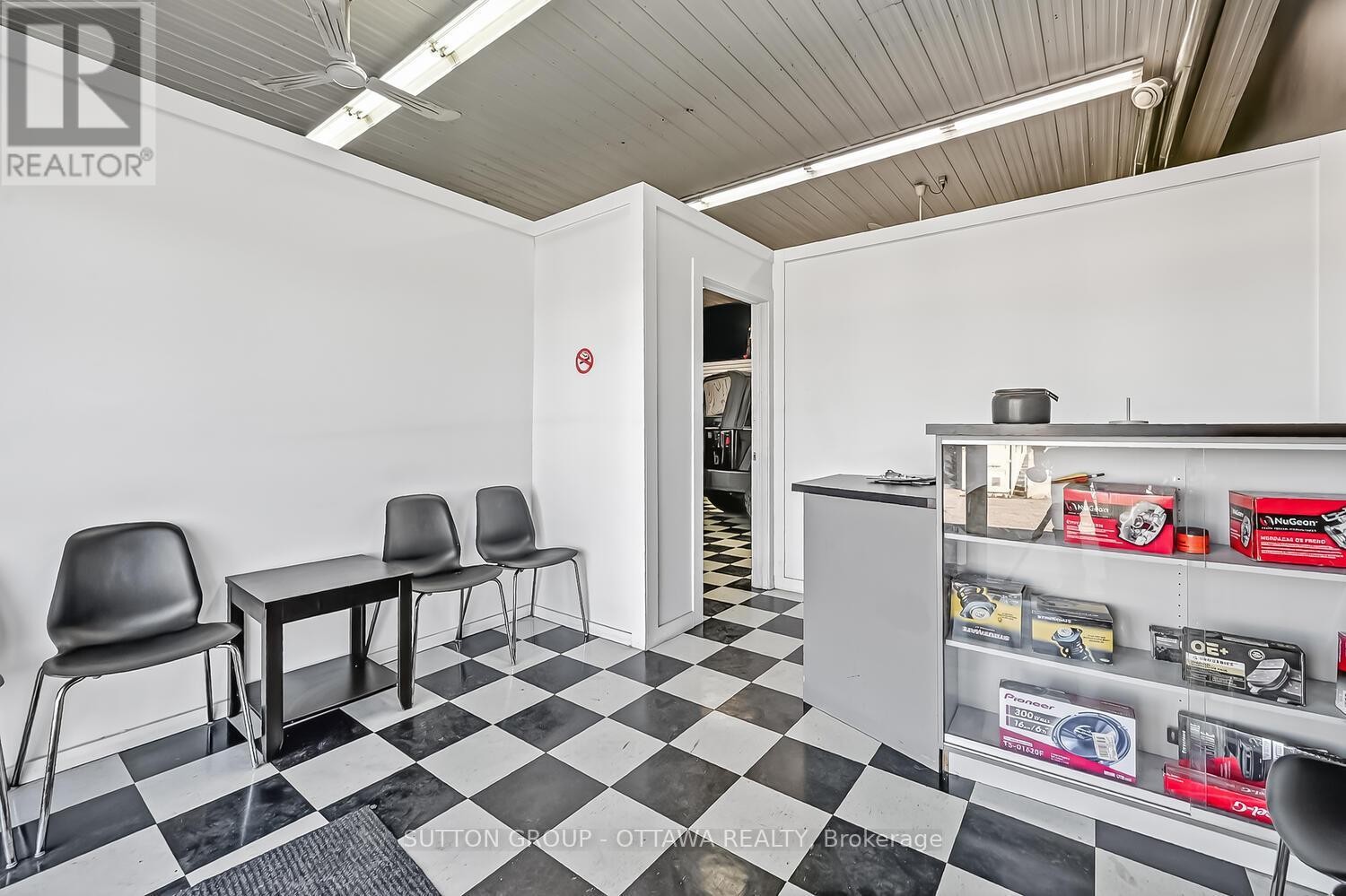 












3835 MCBEAN STREET

,
Ottawa,




Ontario
K0A2Z0

