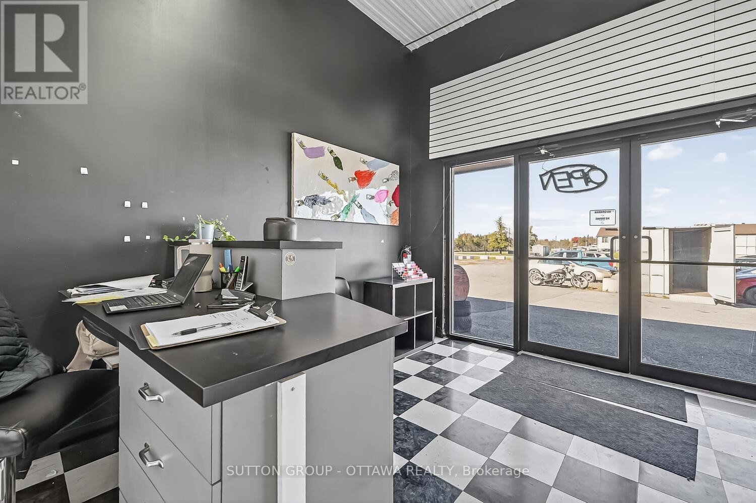 












3835 MCBEAN STREET

,
Ottawa,




Ontario
K0A2Z0

