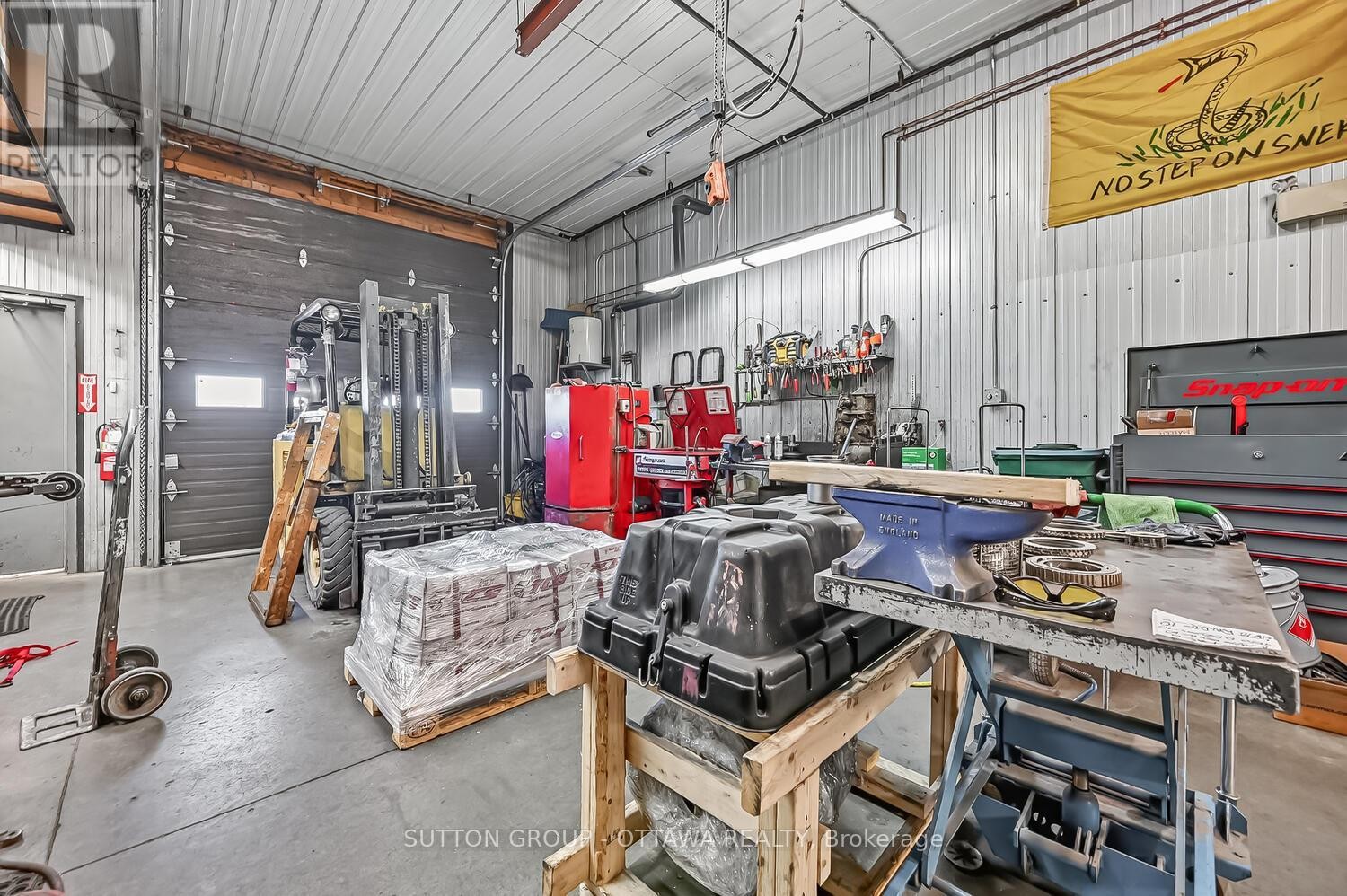 












3835 MCBEAN STREET

,
Ottawa,




Ontario
K0A2Z0

