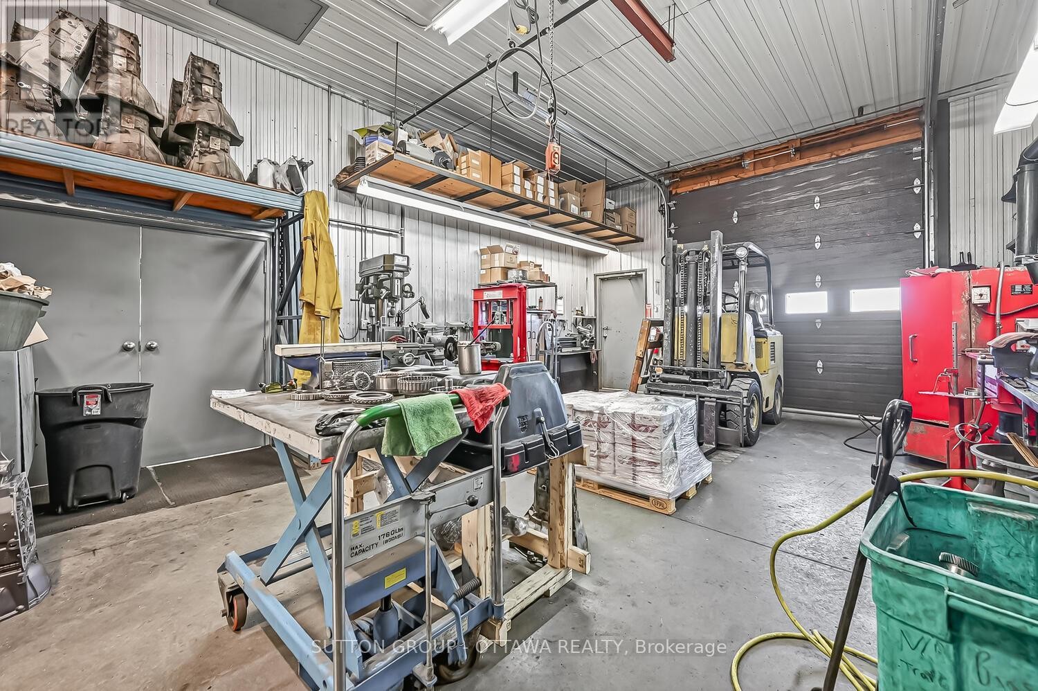 












3835 MCBEAN STREET

,
Ottawa,




Ontario
K0A2Z0

