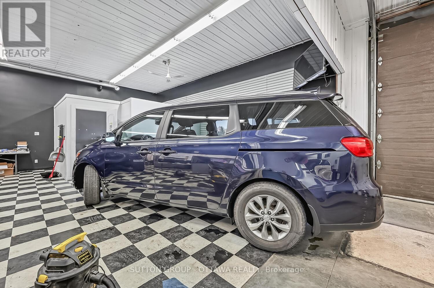 












3835 MCBEAN STREET

,
Ottawa,




Ontario
K0A2Z0

