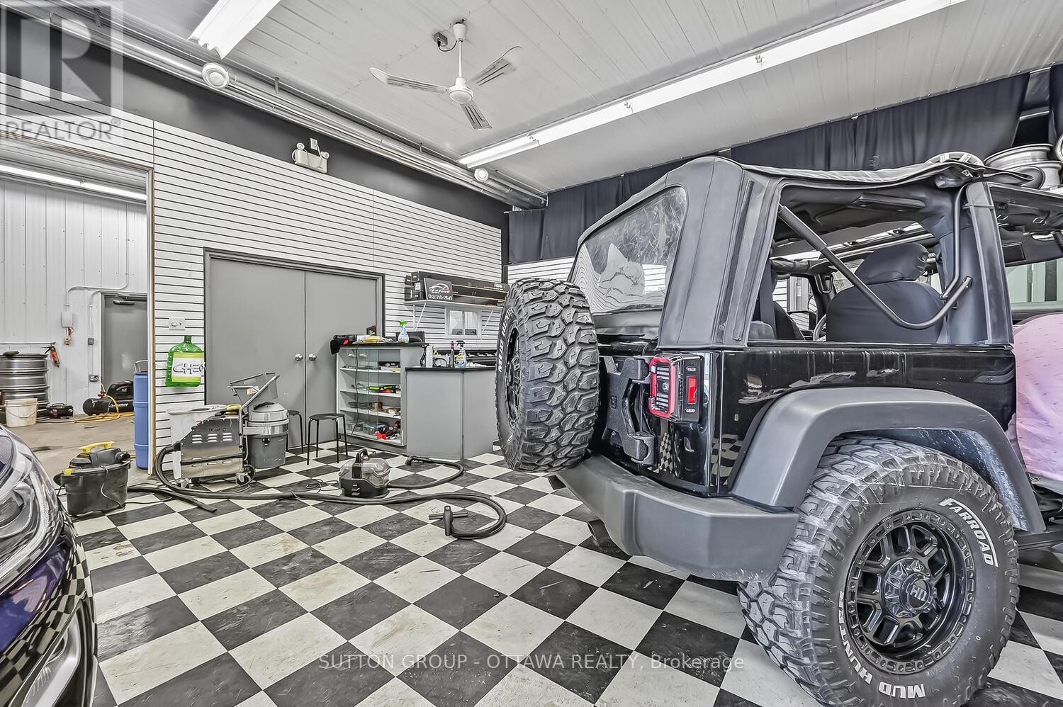 












3835 MCBEAN STREET

,
Ottawa,




Ontario
K0A2Z0

