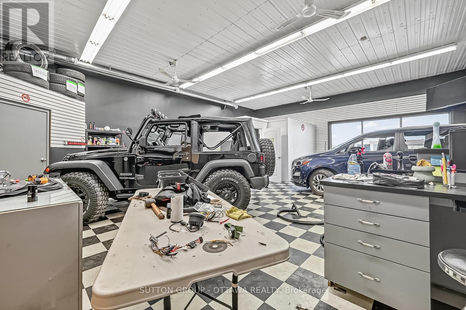 












3835 MCBEAN STREET

,
Ottawa,




Ontario
K0A2Z0

