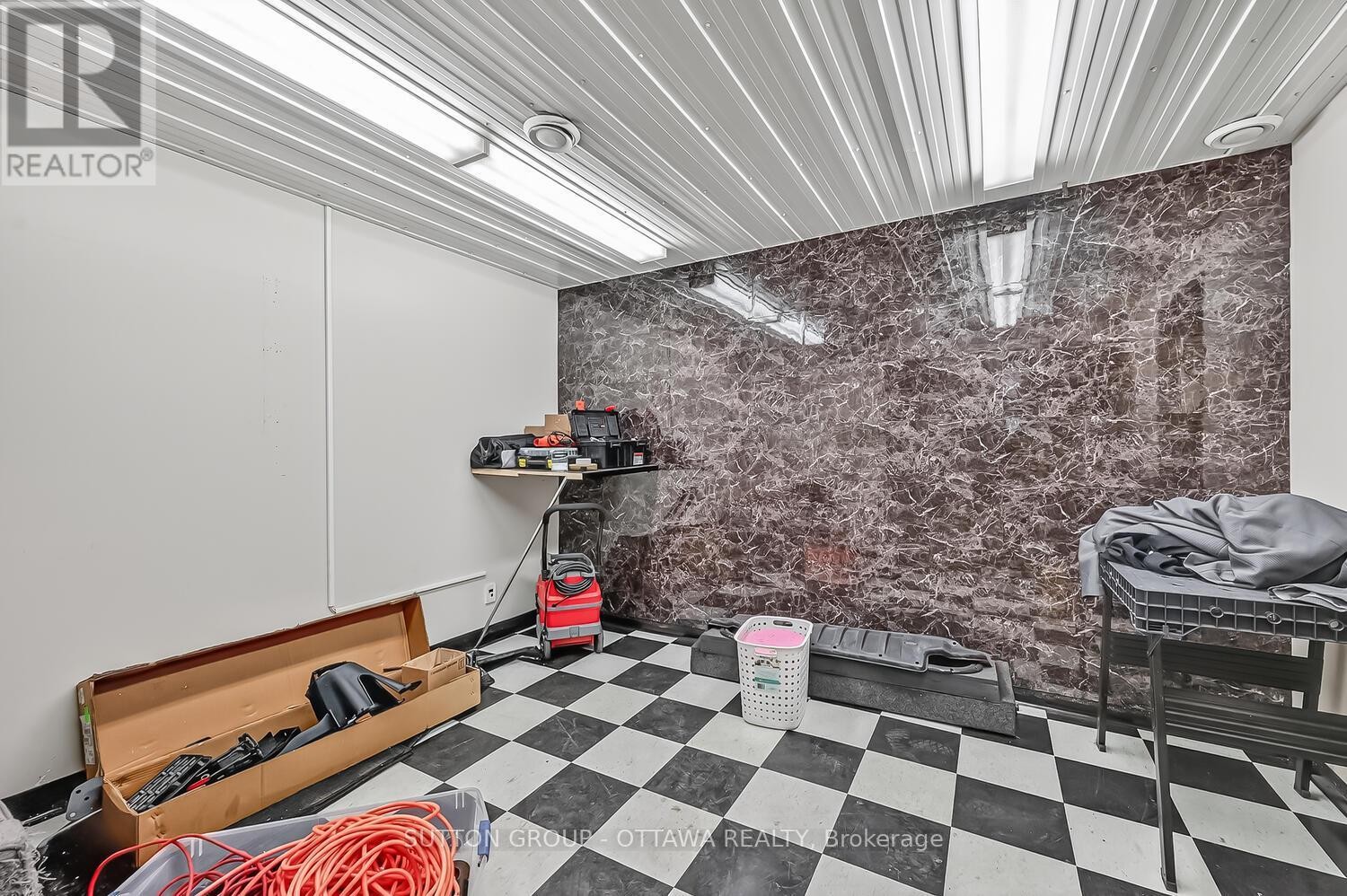 












3835 MCBEAN STREET

,
Ottawa,




Ontario
K0A2Z0

