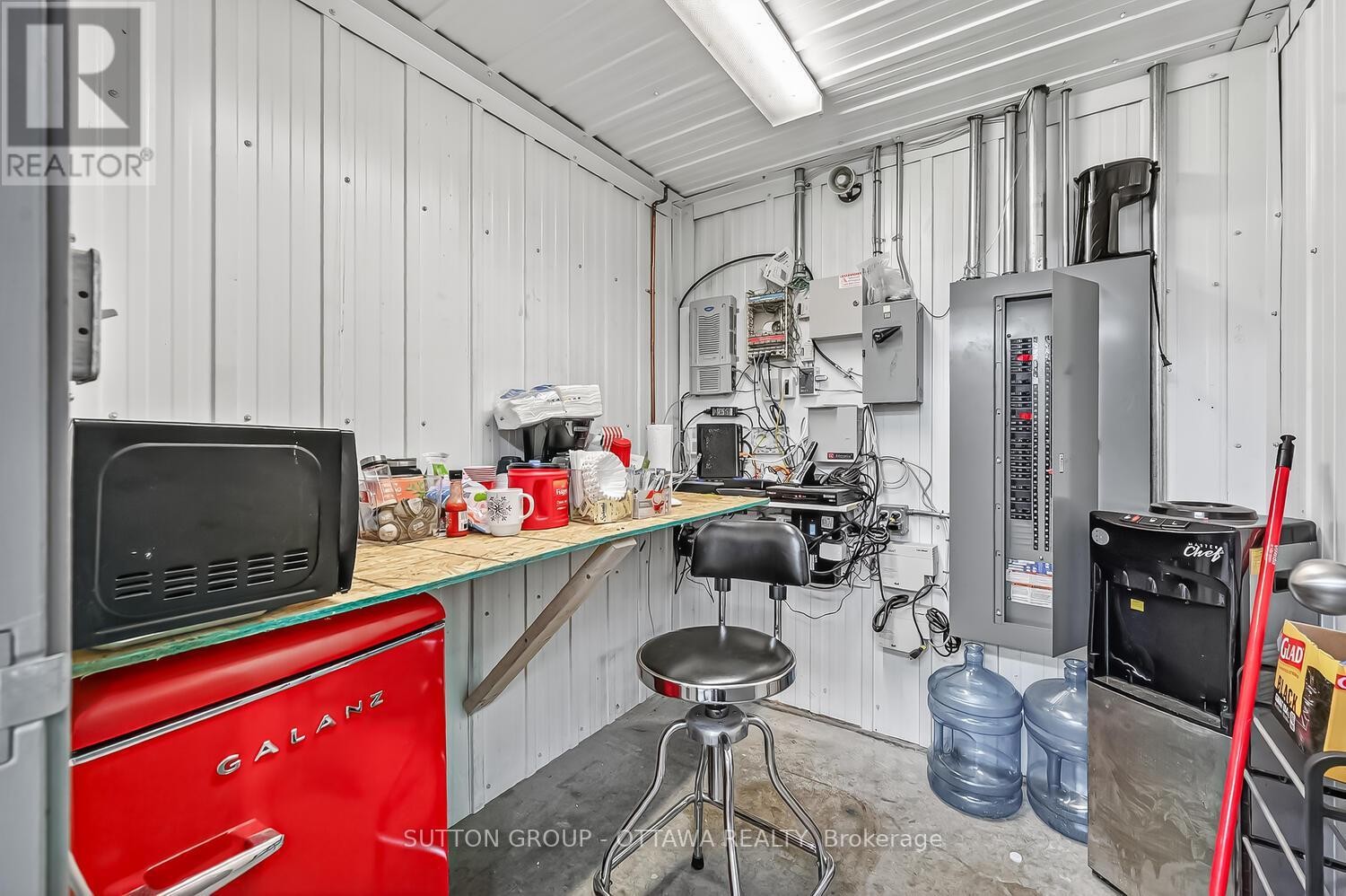 












3835 MCBEAN STREET

,
Ottawa,




Ontario
K0A2Z0

