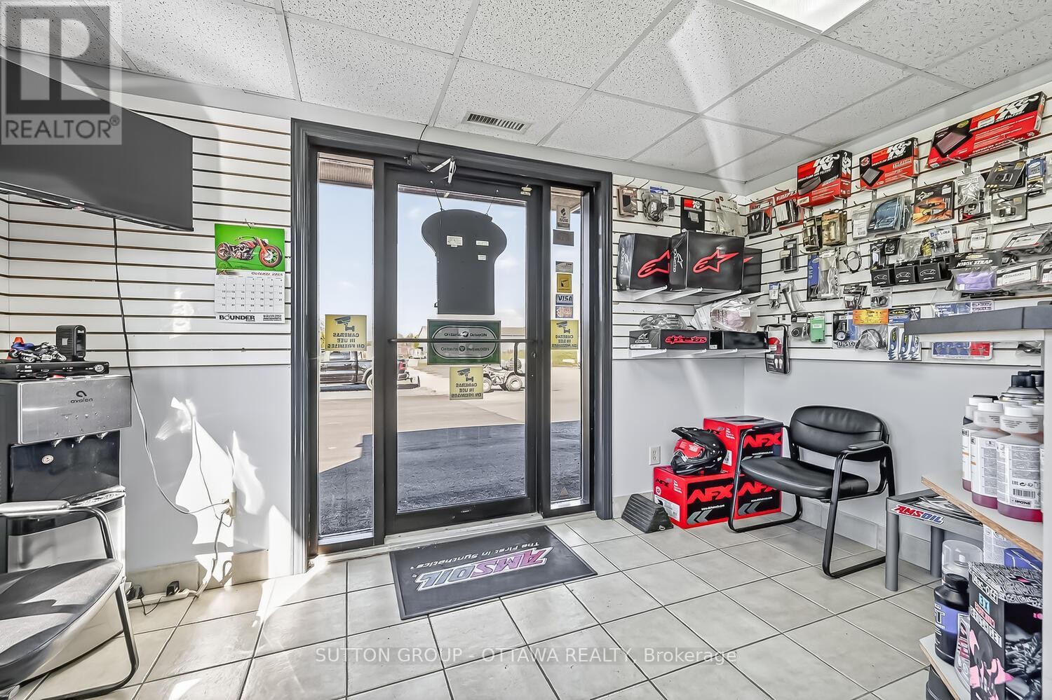 












3835 MCBEAN STREET

,
Ottawa,




Ontario
K0A2Z0

