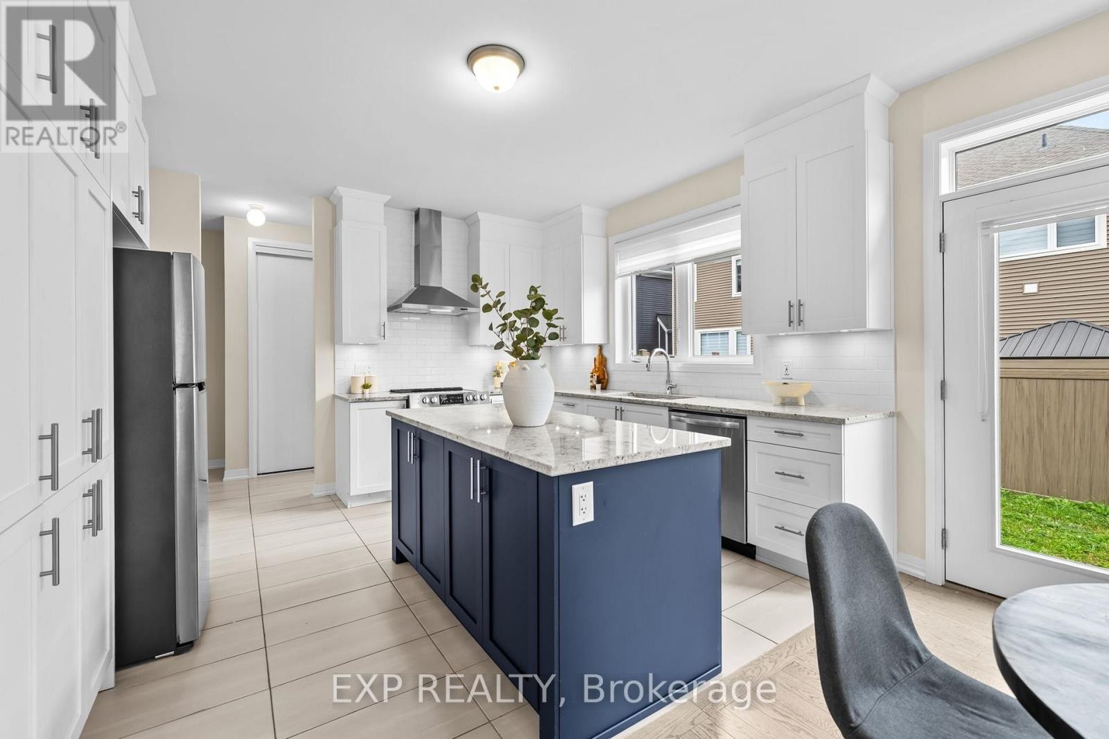 












807 MERCIER CRESCENT E

,
Ottawa,




Ontario
K1W1E6


