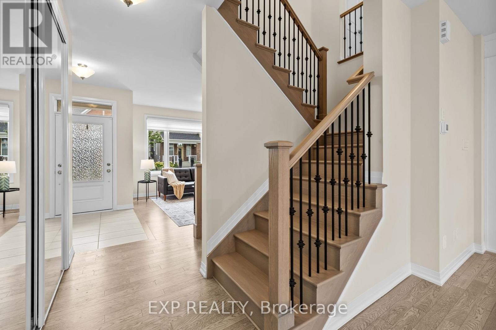 












807 MERCIER CRESCENT E

,
Ottawa,




Ontario
K1W1E6

