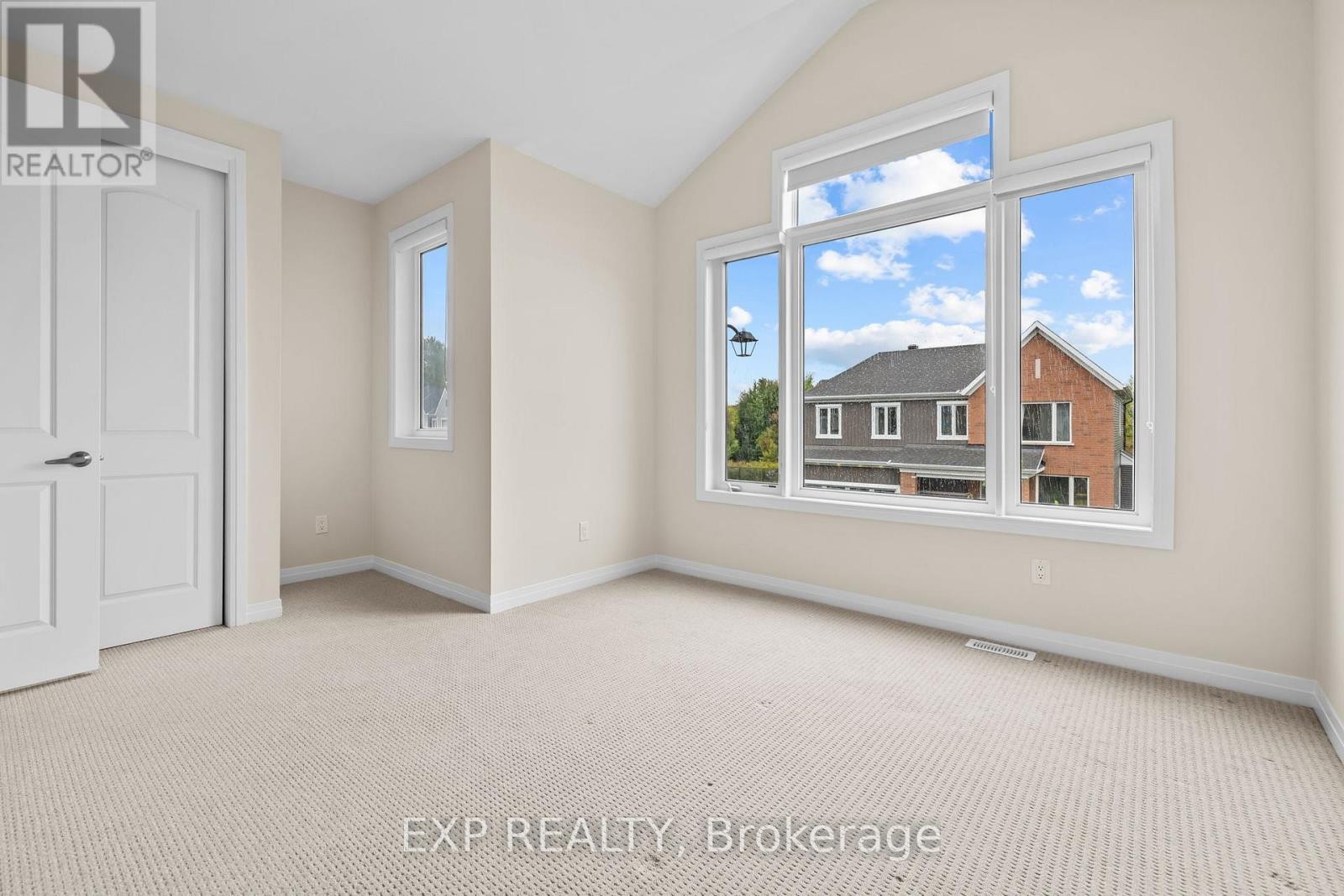 












807 MERCIER CRESCENT E

,
Ottawa,




Ontario
K1W1E6

